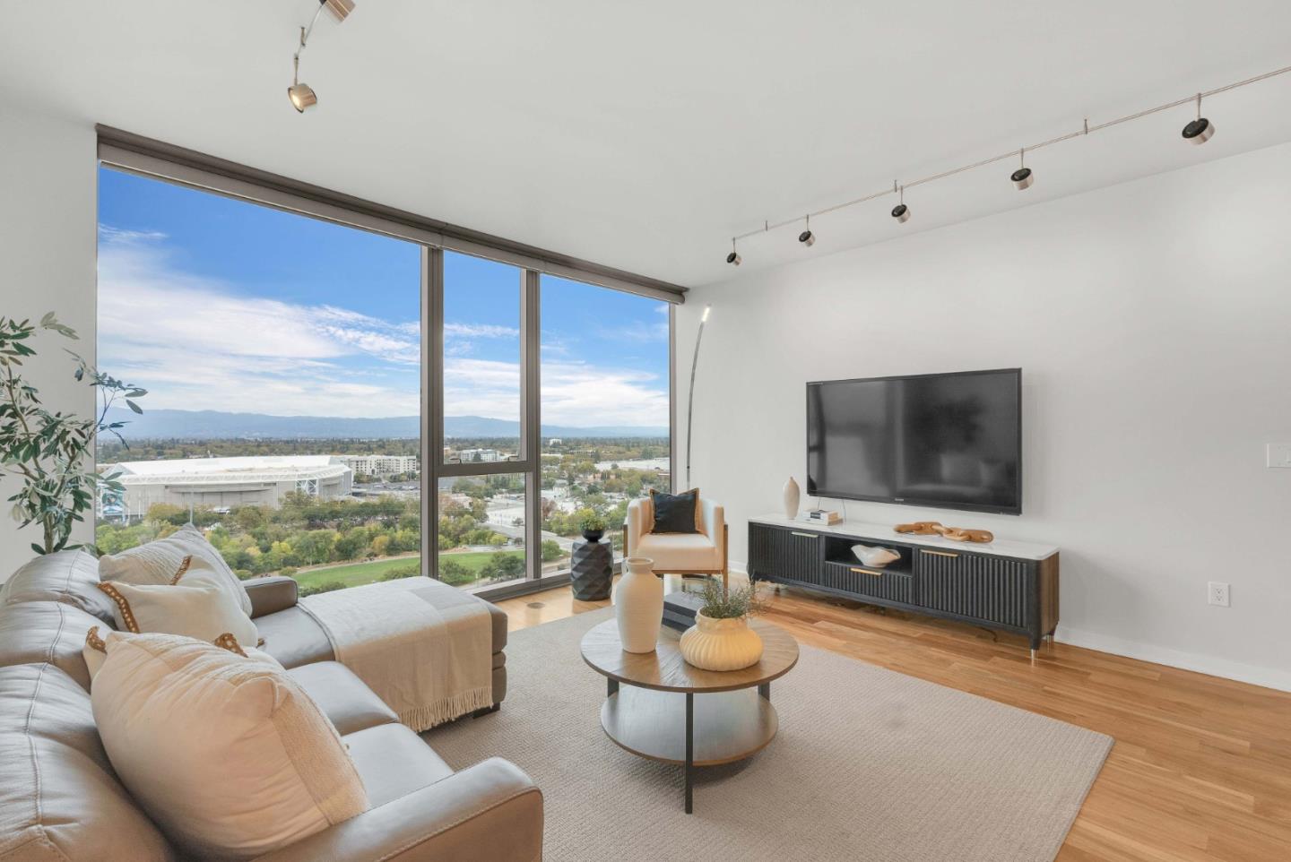 38 North Almaden Boulevard 1805