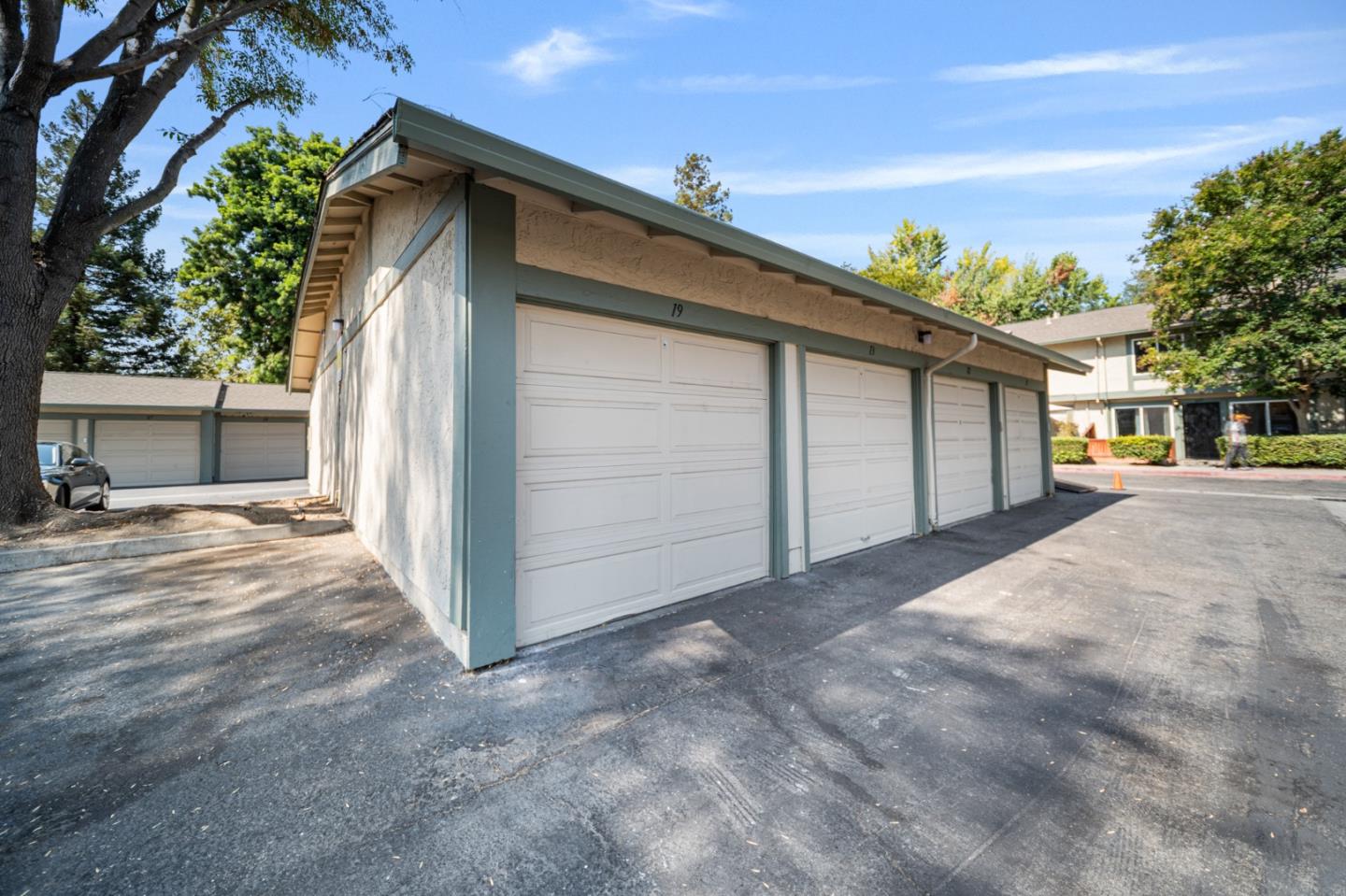 2697 Lone Bluff Way