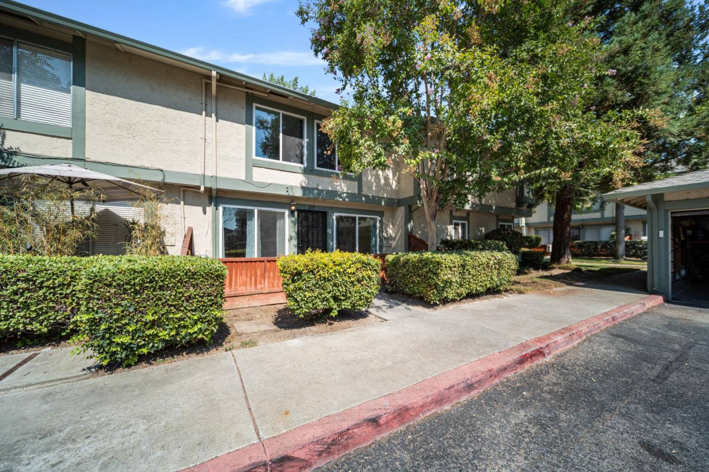 2697 Lone Bluff Way