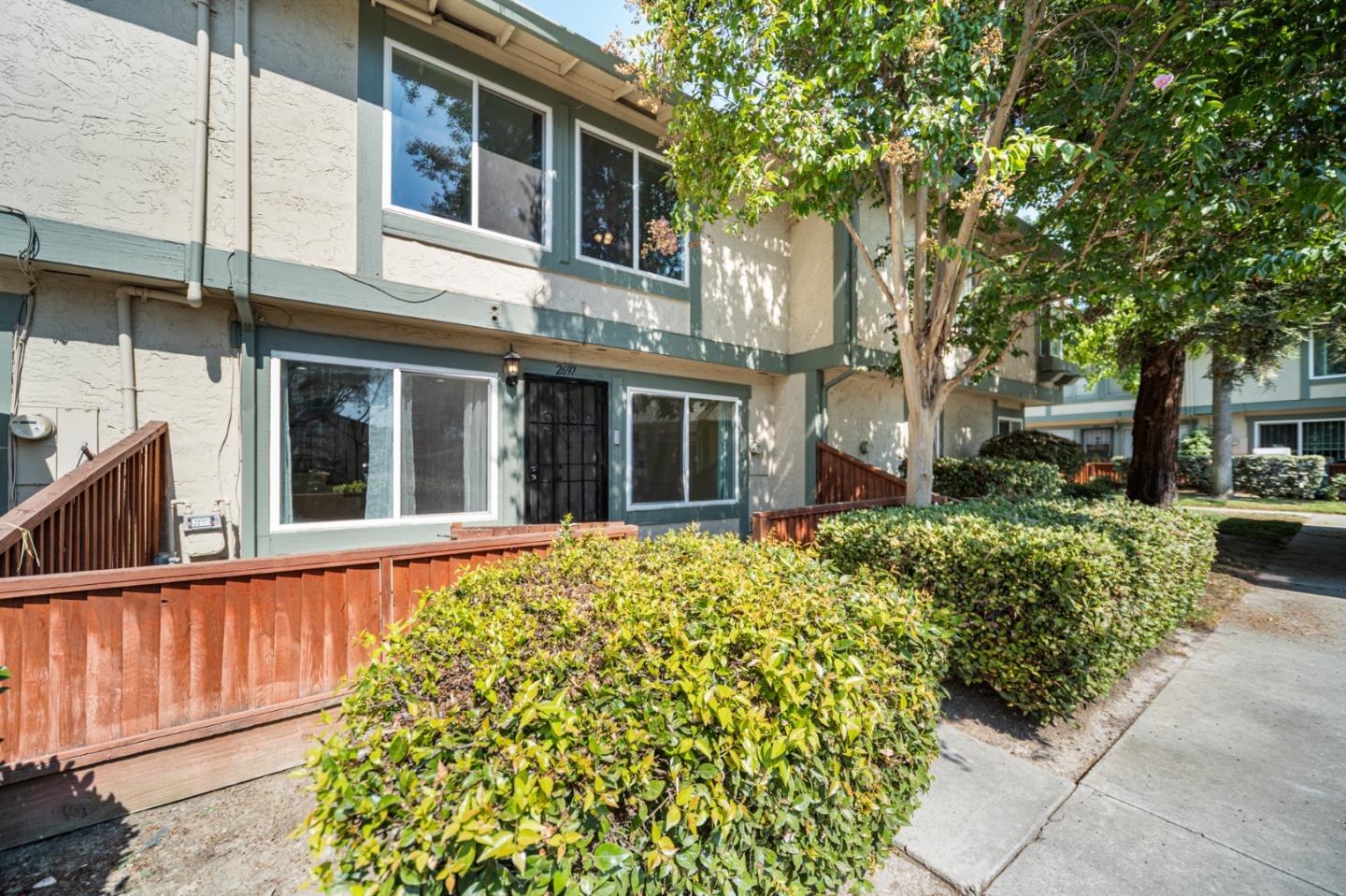 2697 Lone Bluff Way