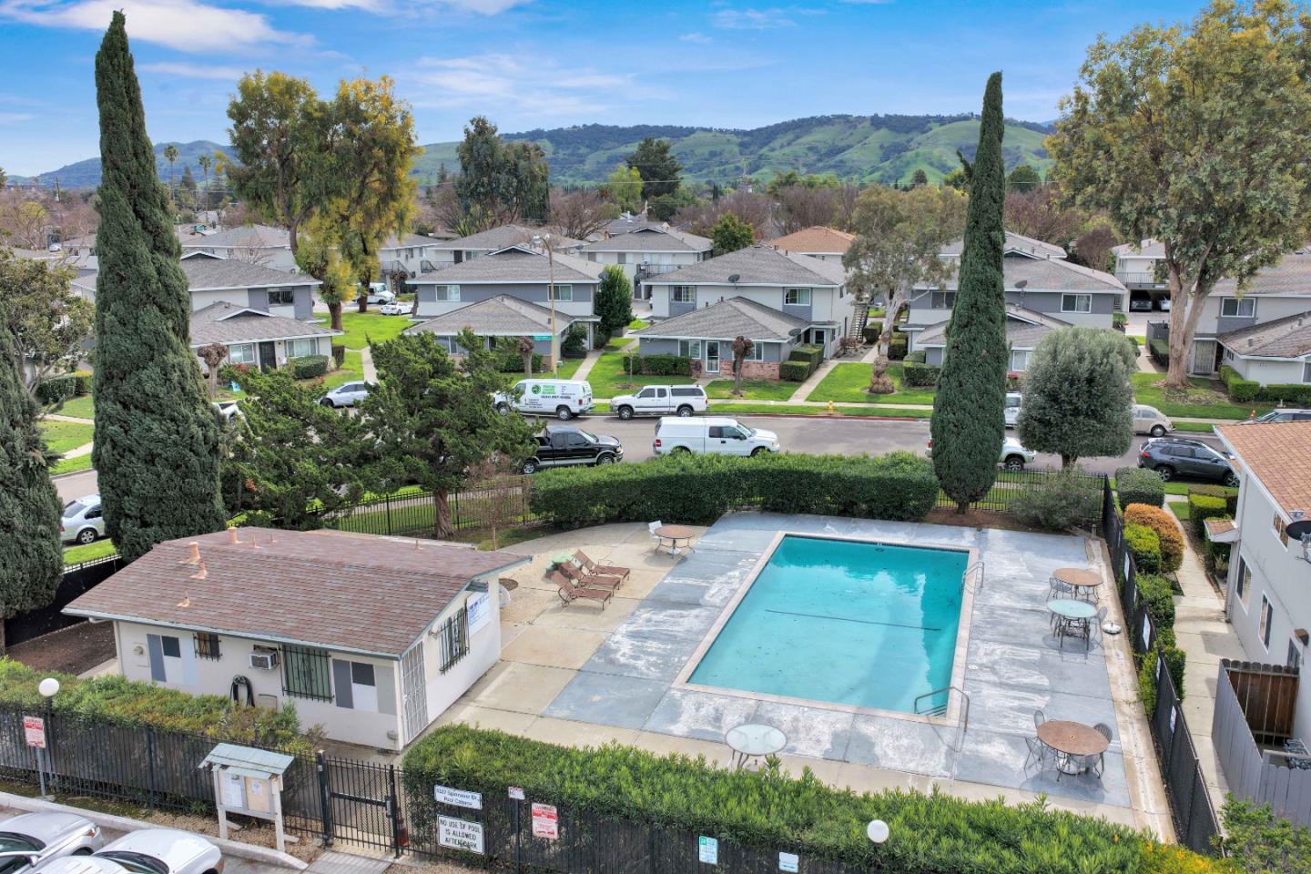 323 Blossom Hill Road 3