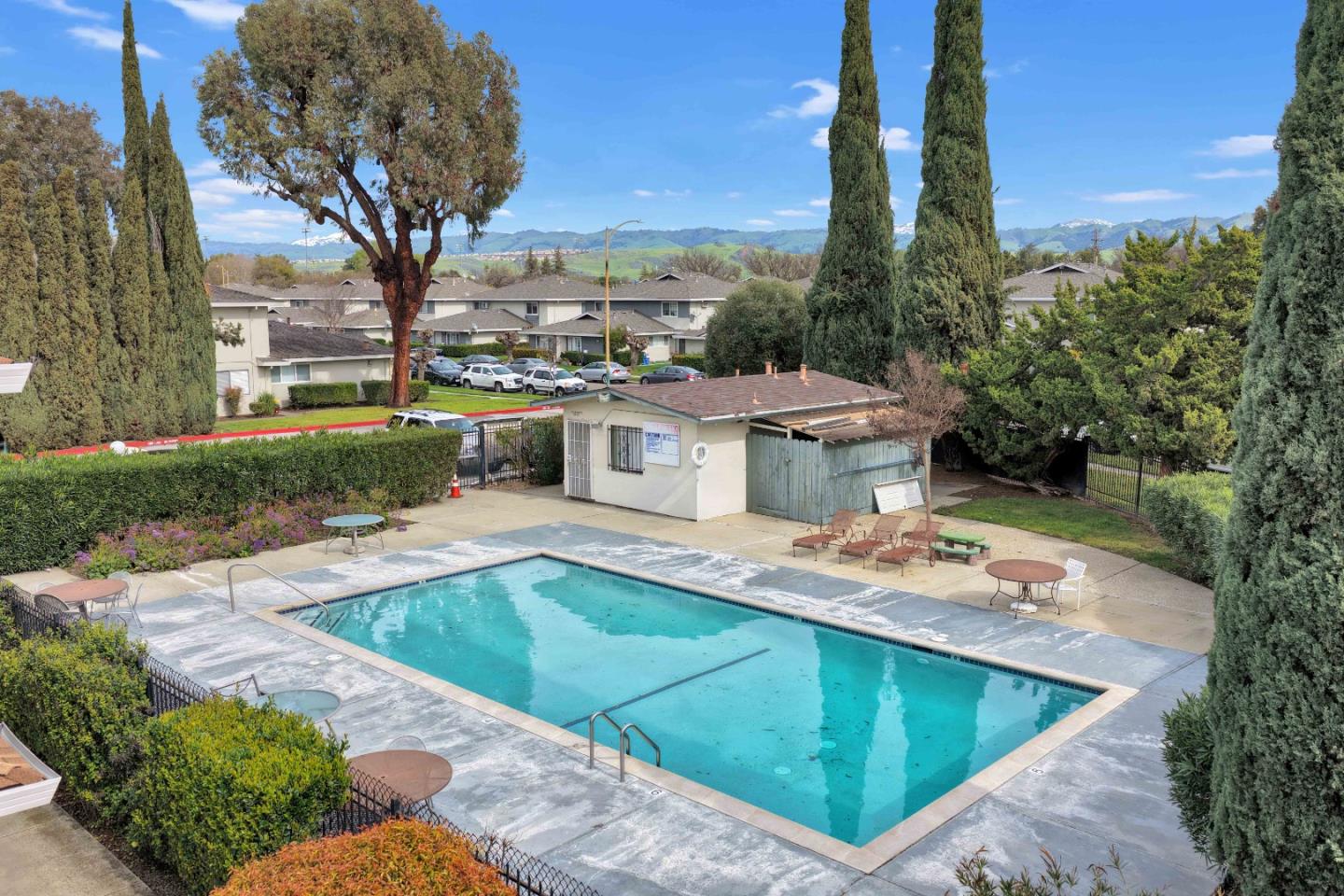 323 Blossom Hill Road 3