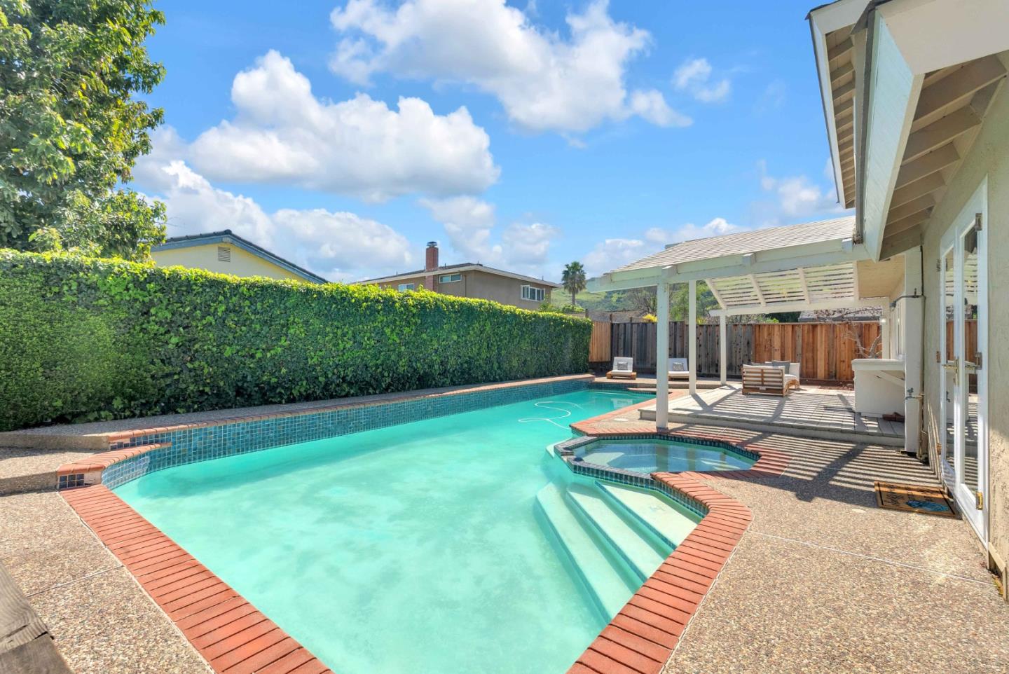 6280 Mountford Drive