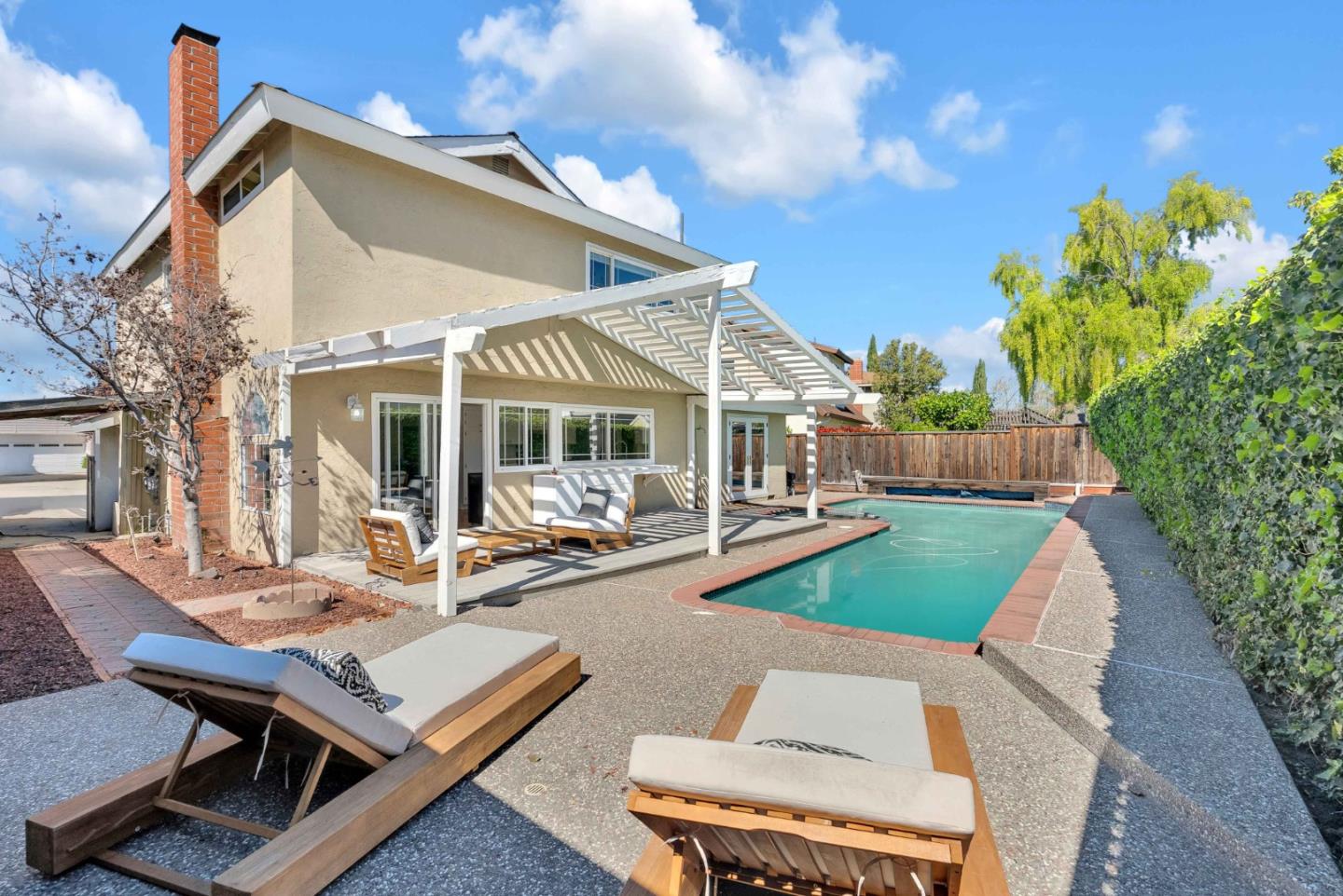 6280 Mountford Drive