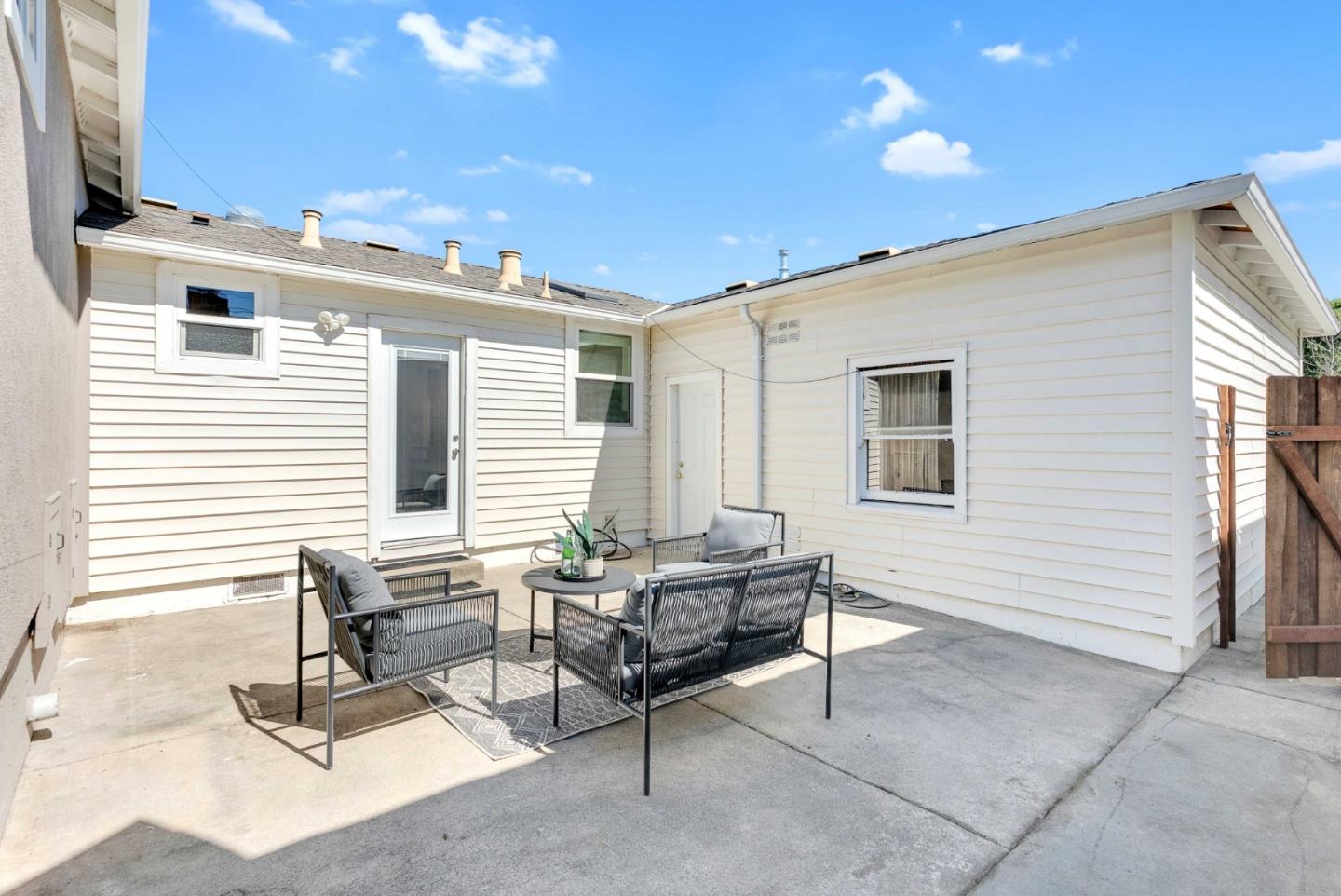 2204 Roosevelt Avenue