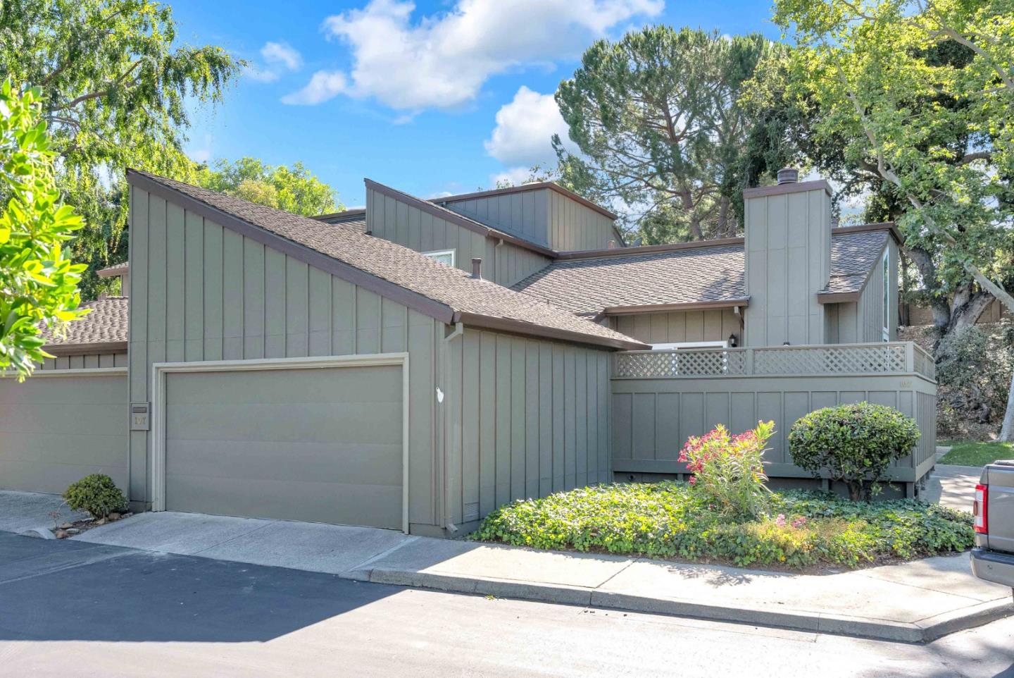 107 Charter Oaks Circle