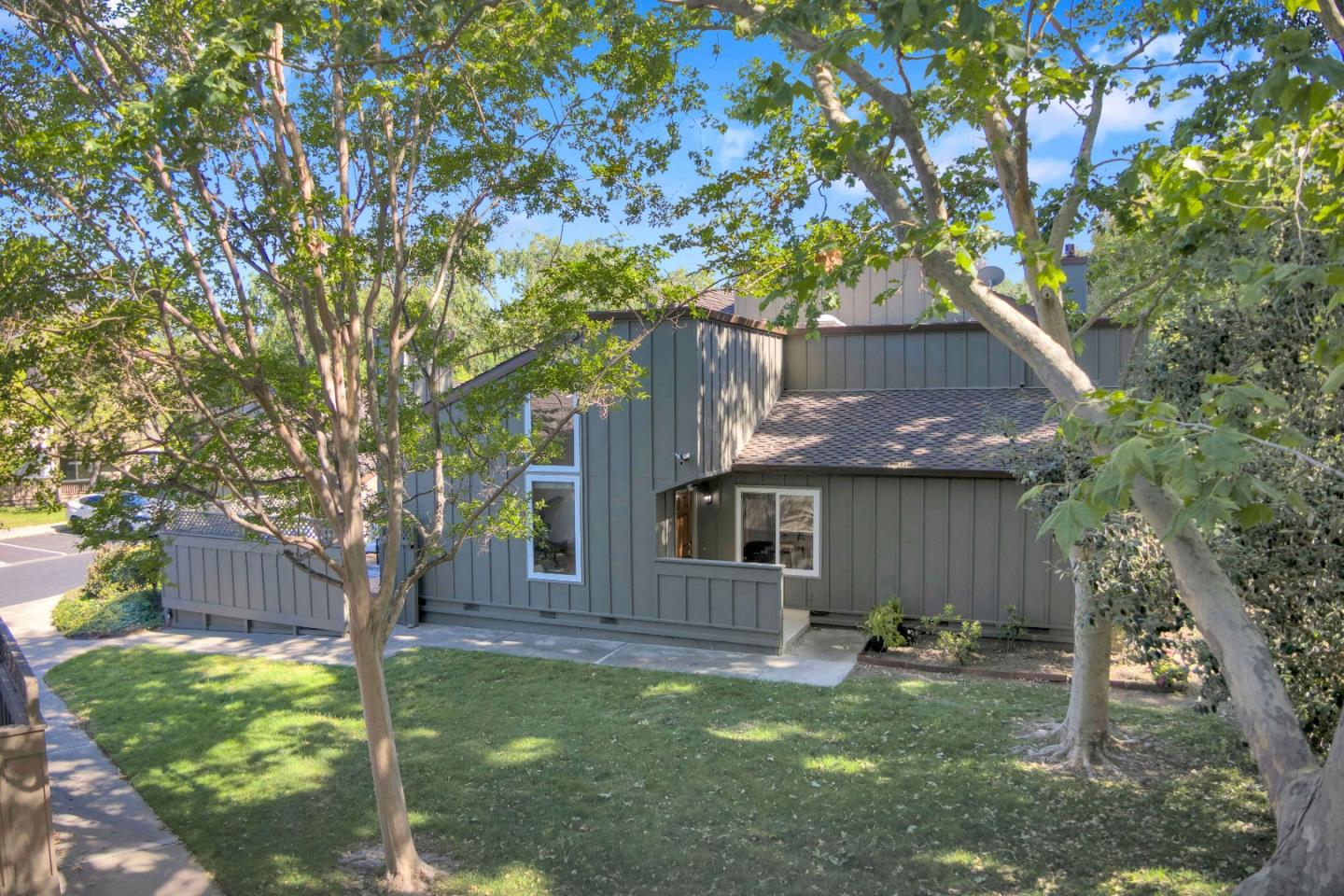 107 Charter Oaks Circle
