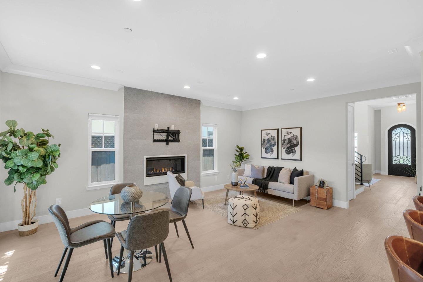 1643 Monroe