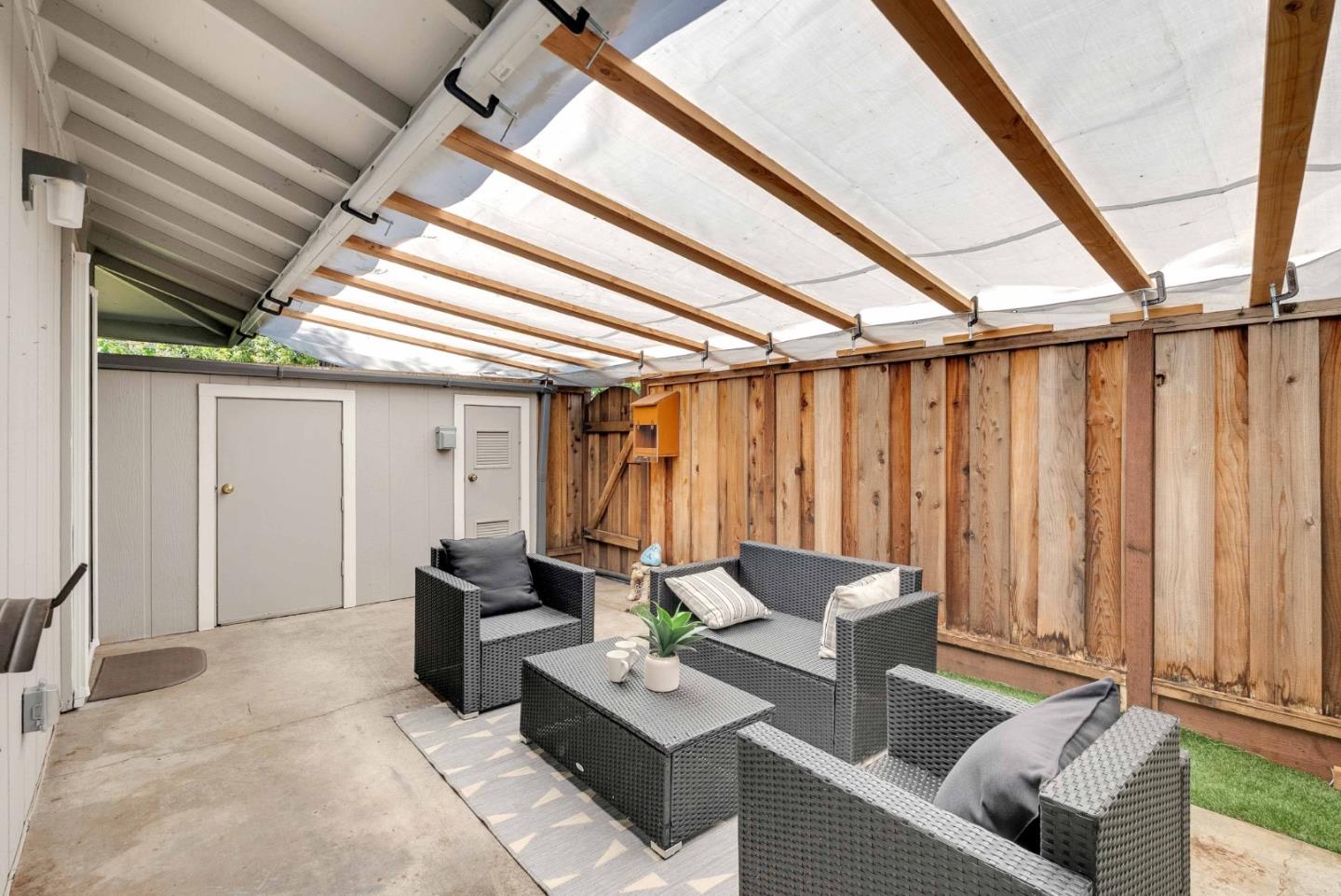 3625 Oxford Common