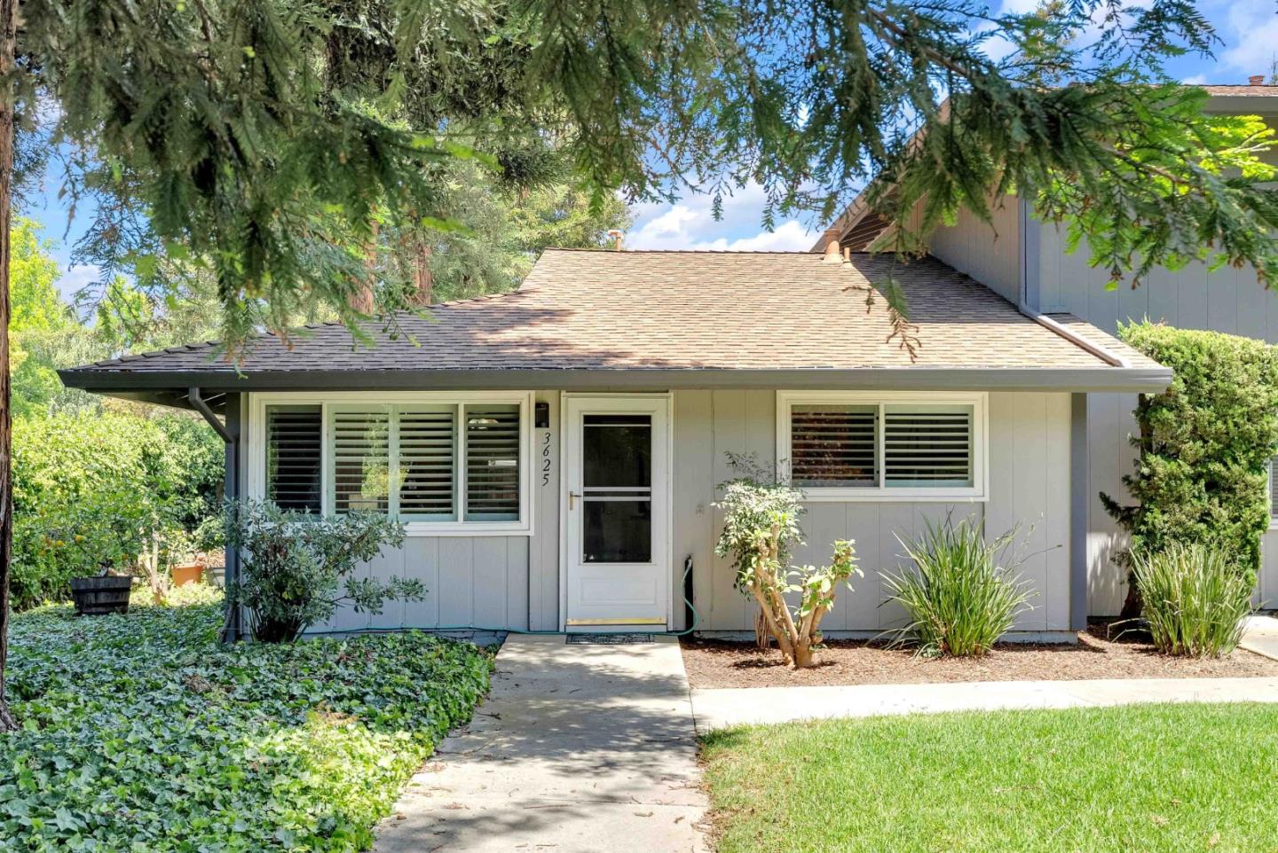 3625 Oxford Common