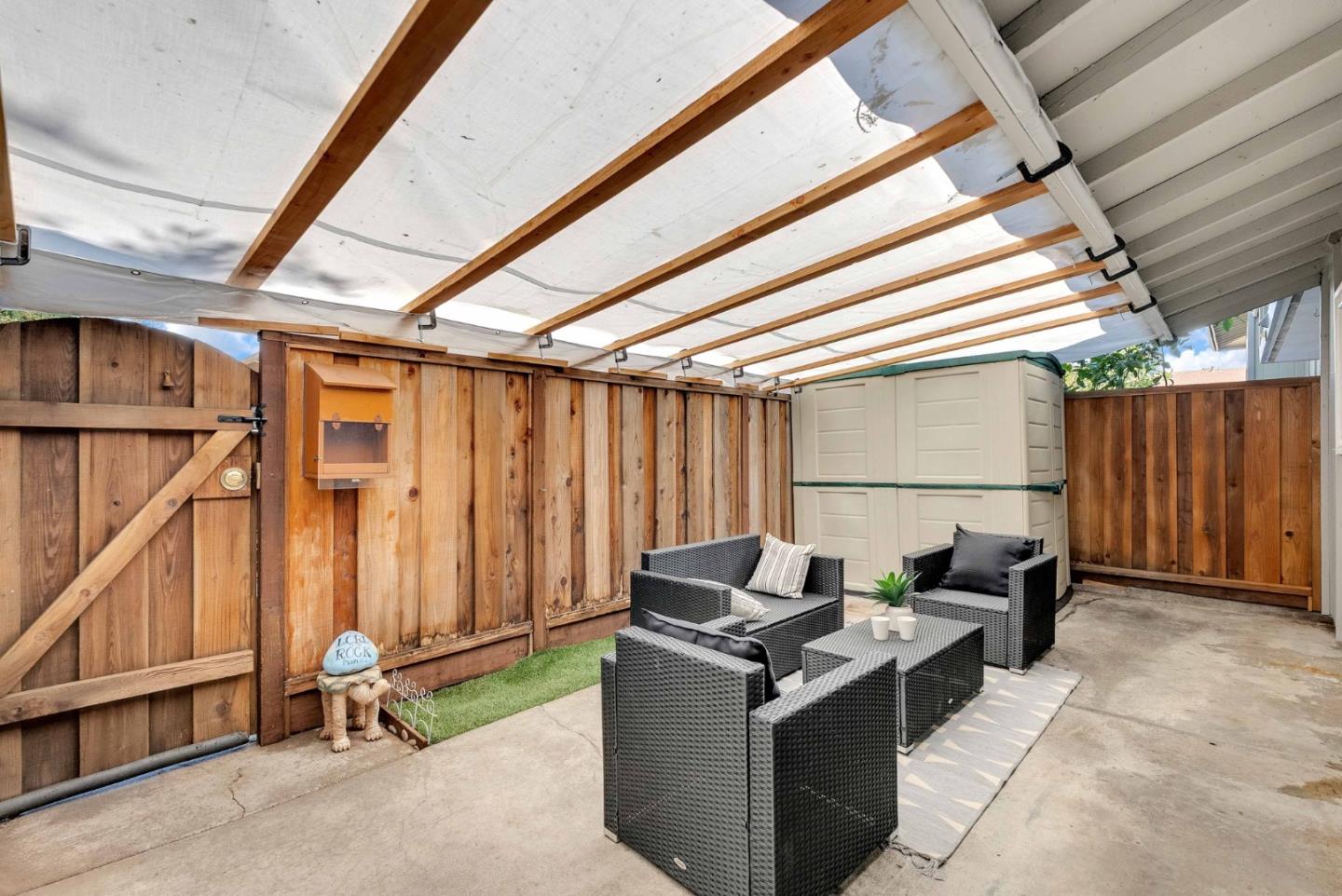 3625 Oxford Common