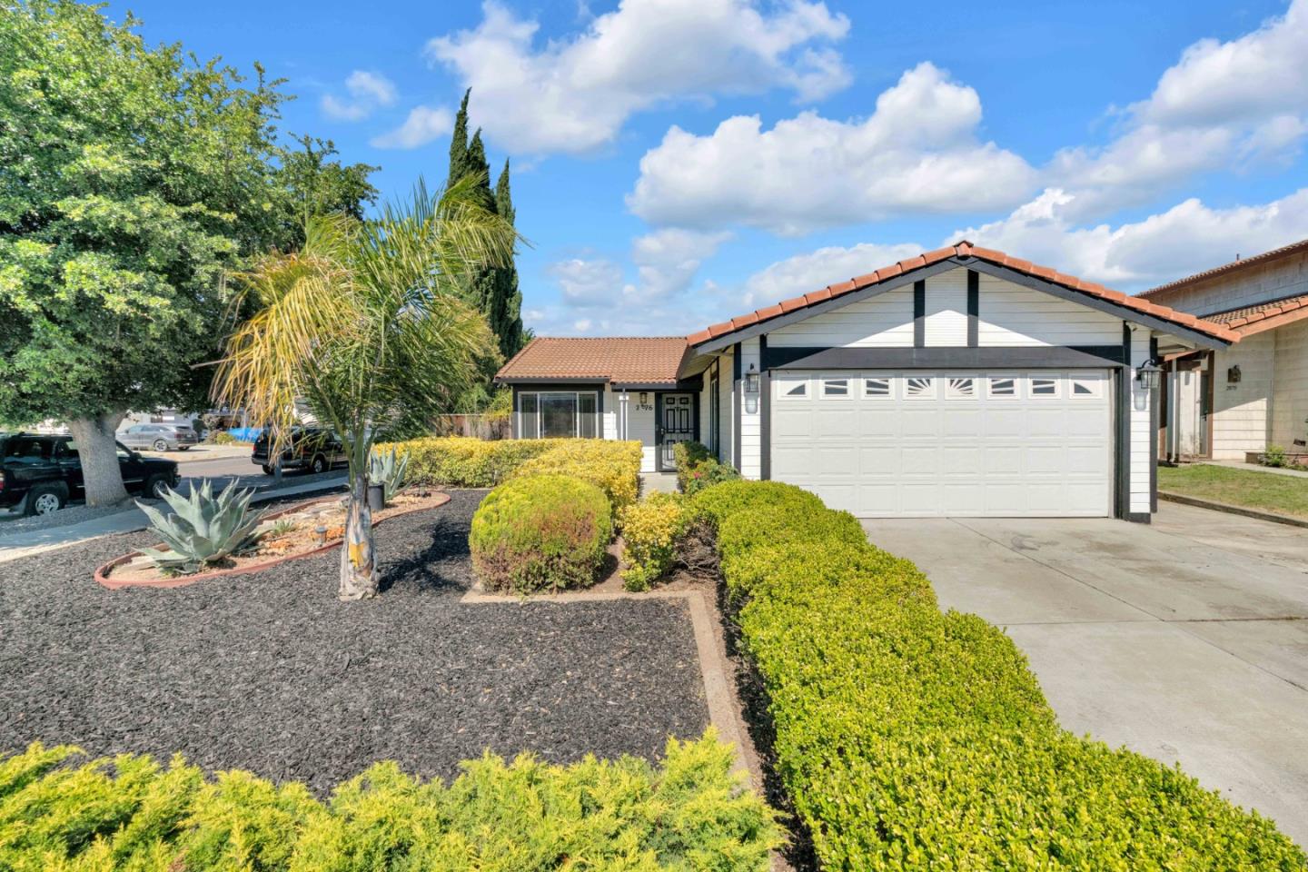2876 2876 White Acres Drive