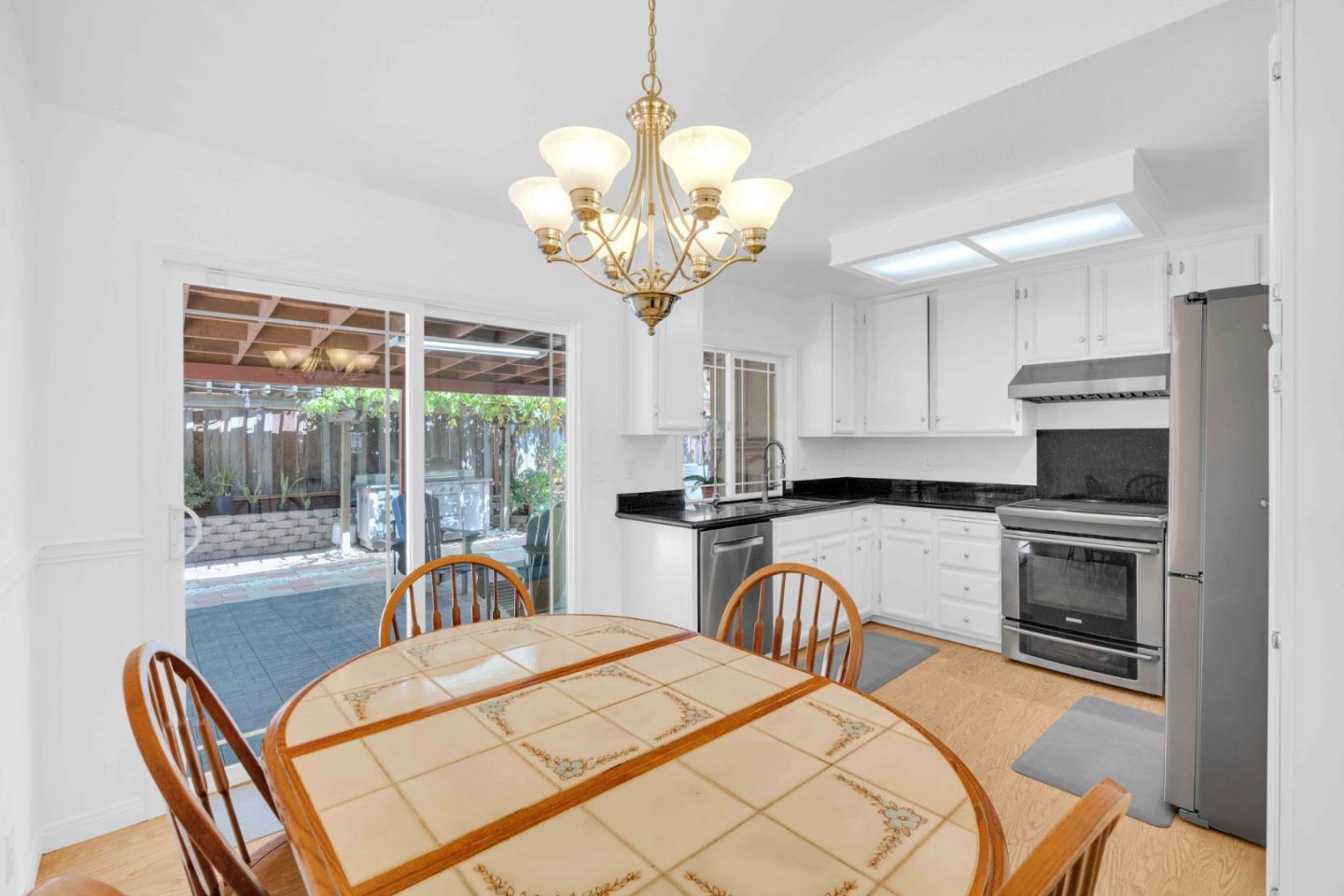 2876 2876 White Acres Drive