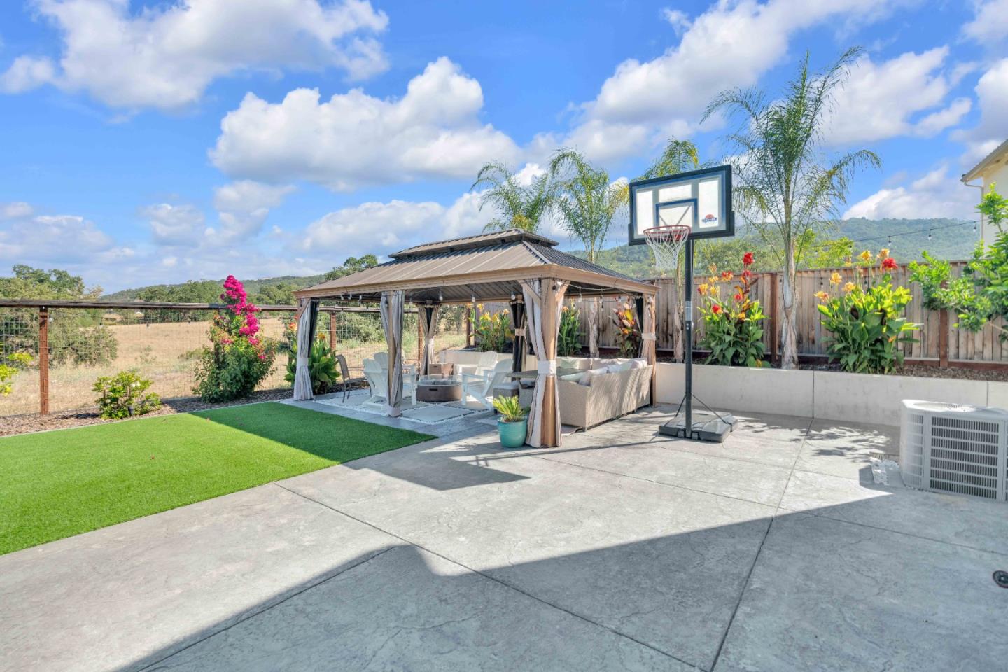 7040 Vintner CT