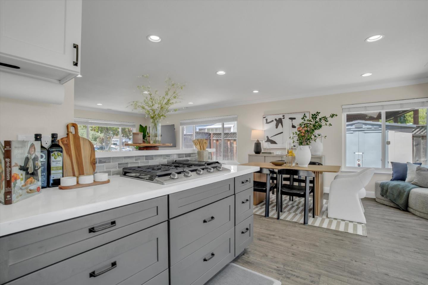 6958 Heaton Moor DR