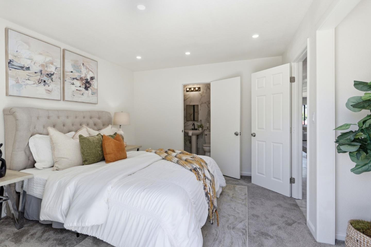 2624 Othello AVE