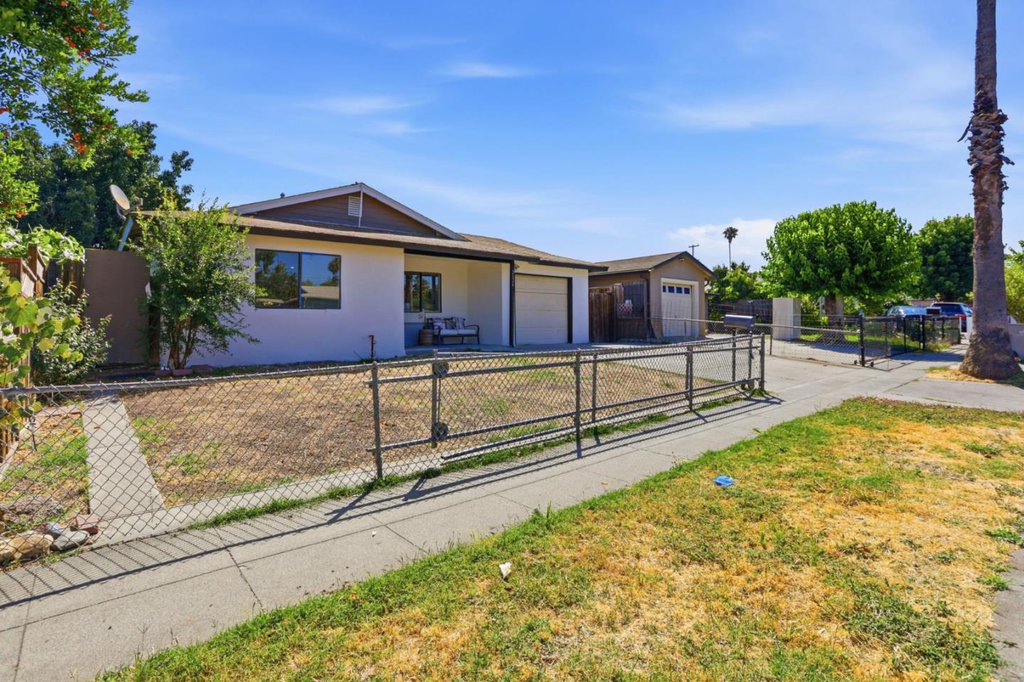 2624 Othello AVE