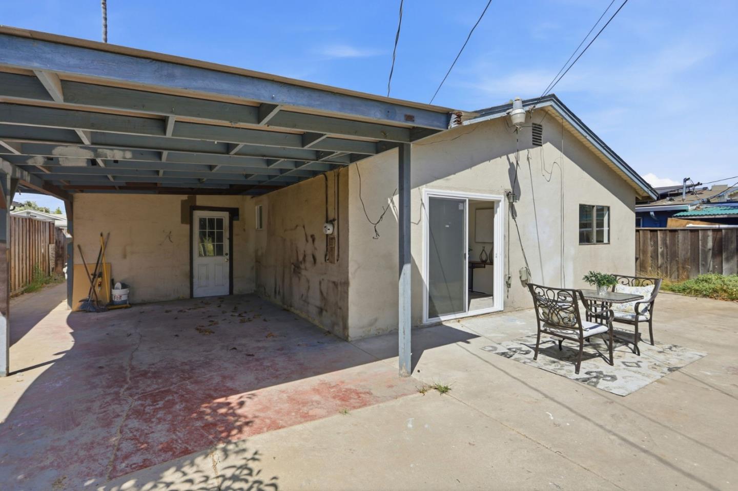 2624 Othello AVE