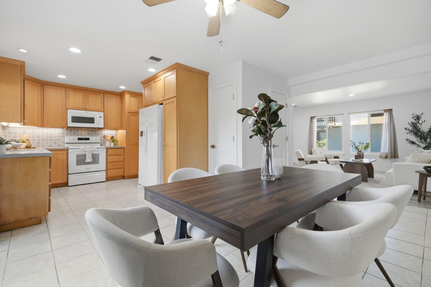 139 Aguacate CT