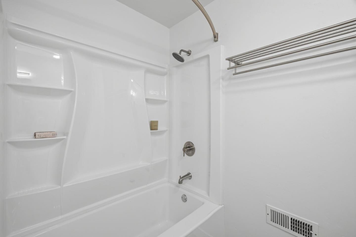 139 Aguacate CT