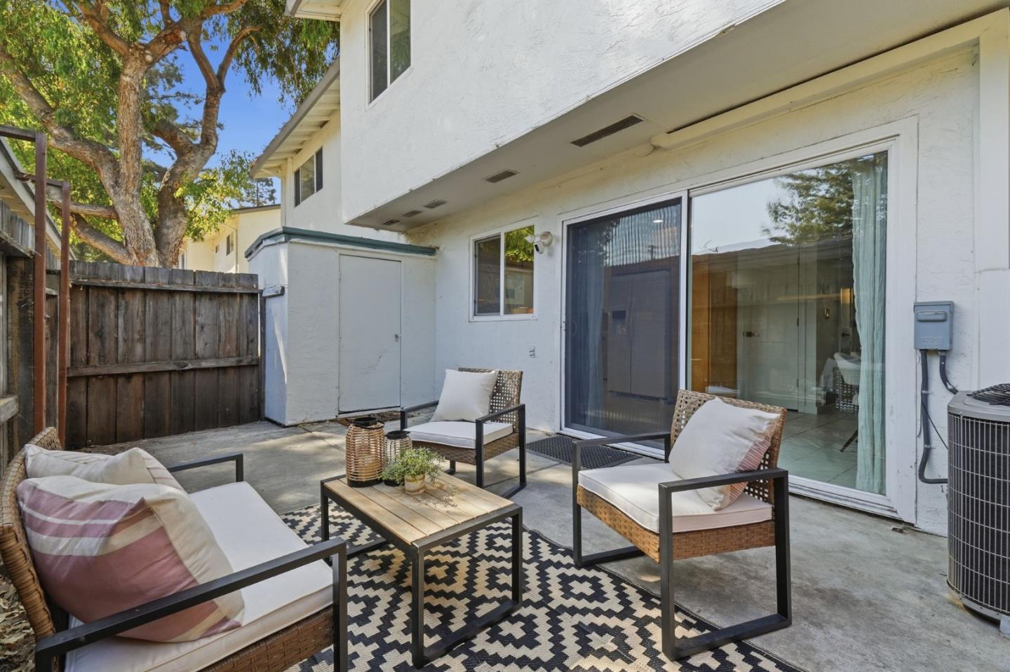 139 Aguacate CT