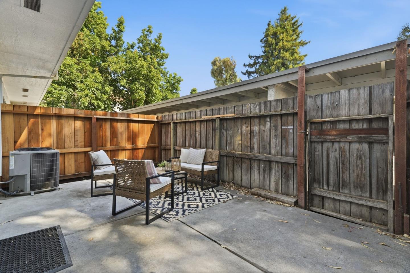 139 Aguacate CT