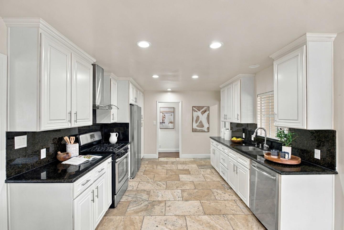242 Laumer AVE