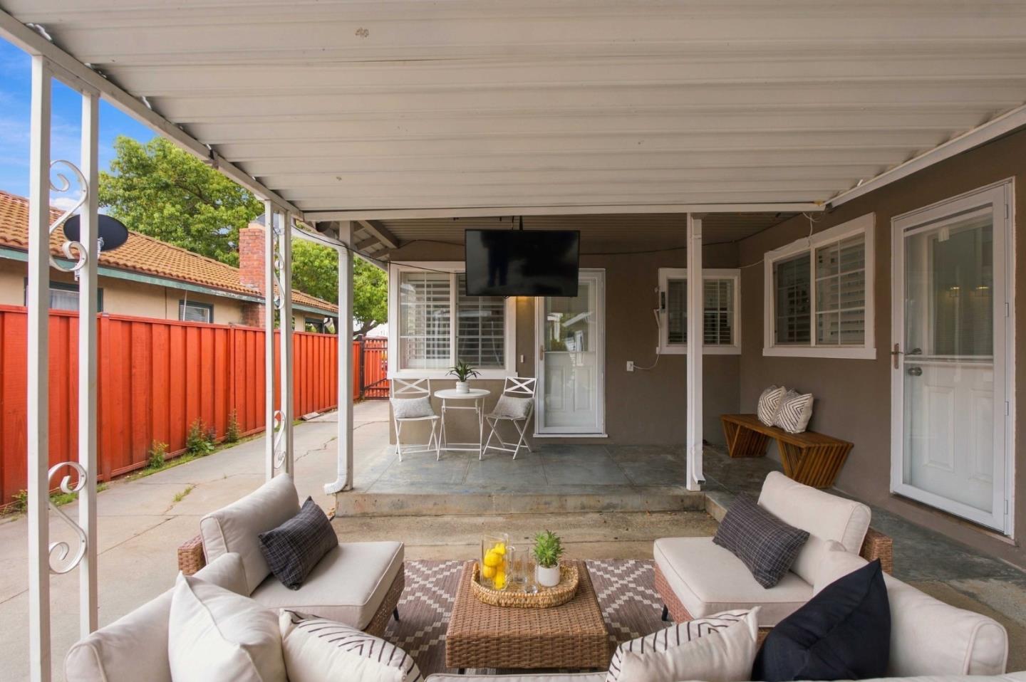 242 Laumer AVE