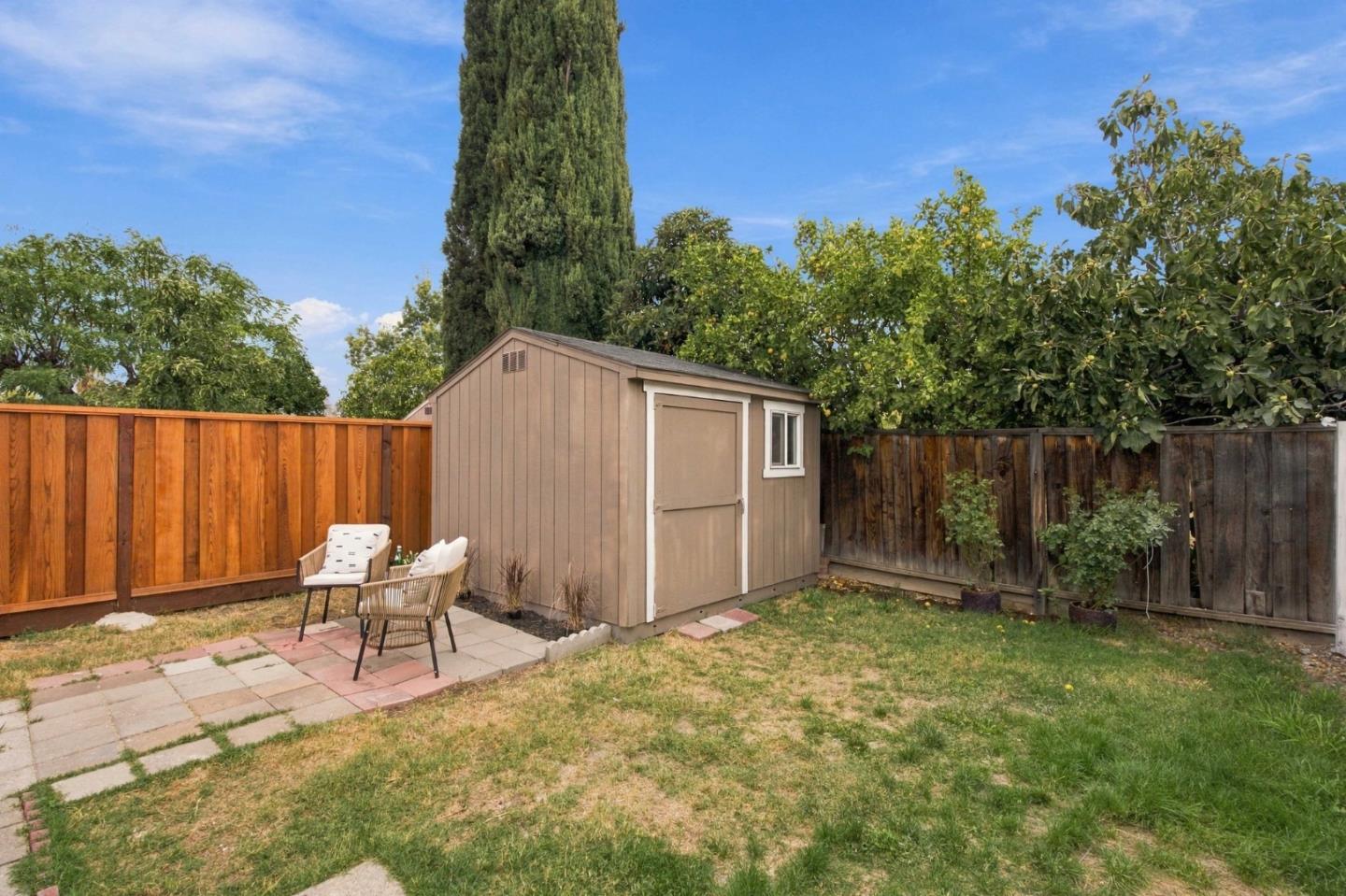 242 Laumer AVE