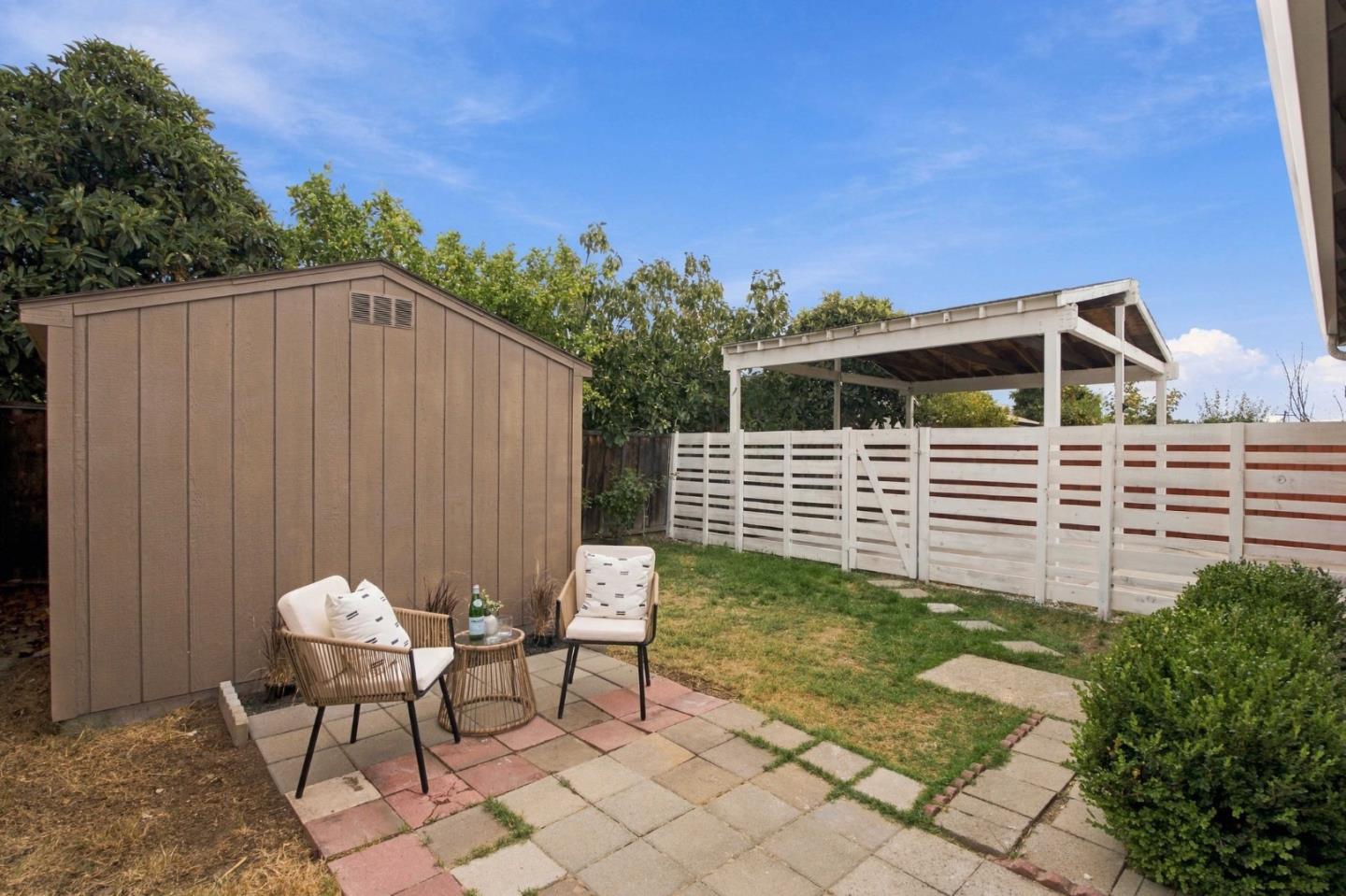 242 Laumer AVE
