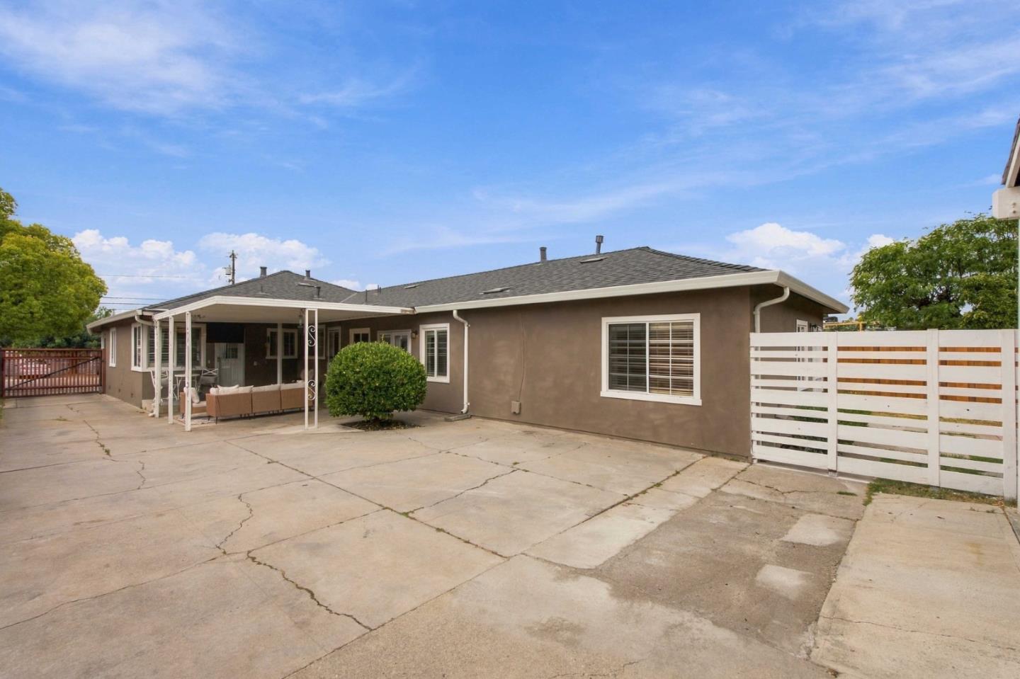 242 Laumer AVE