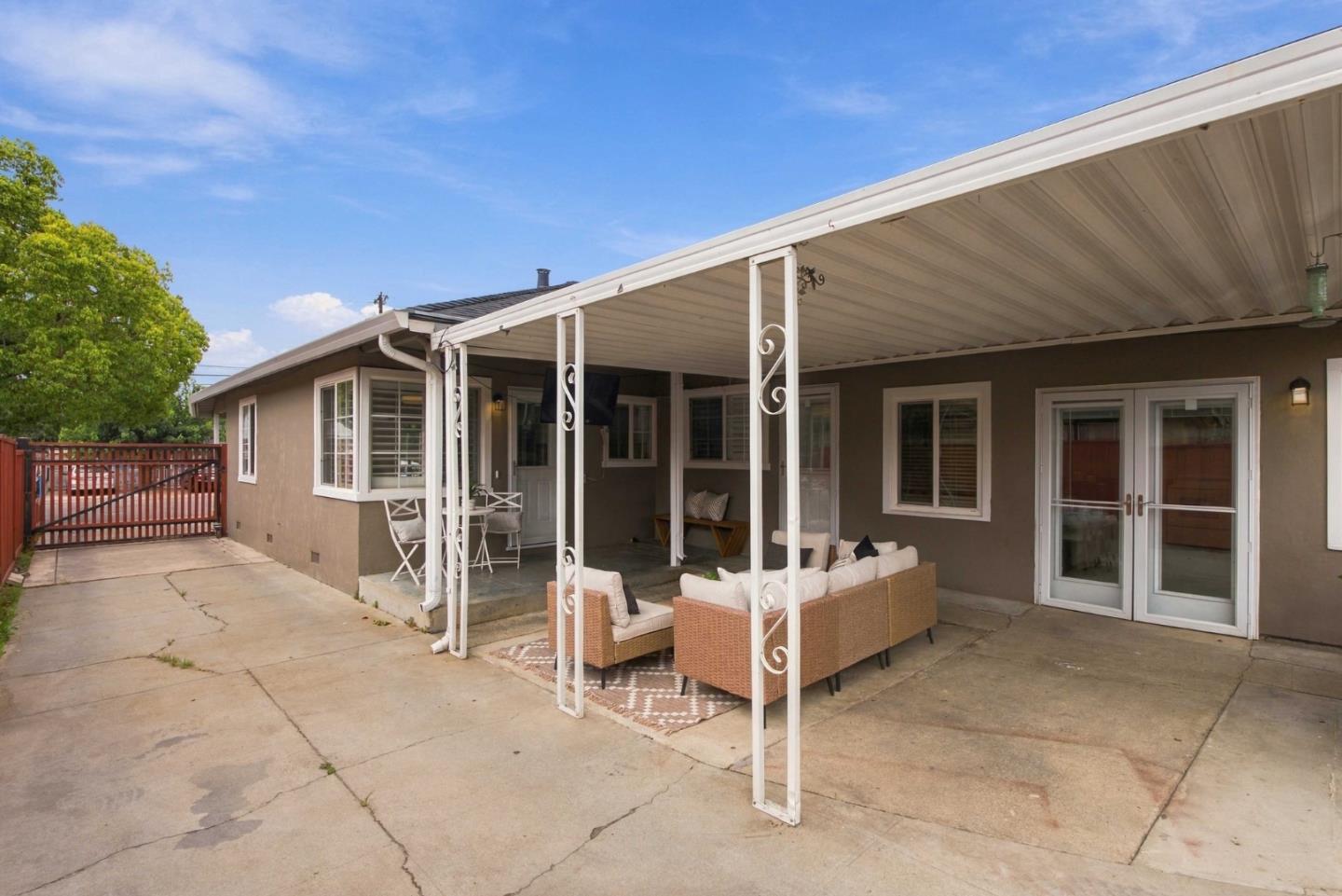 242 Laumer AVE