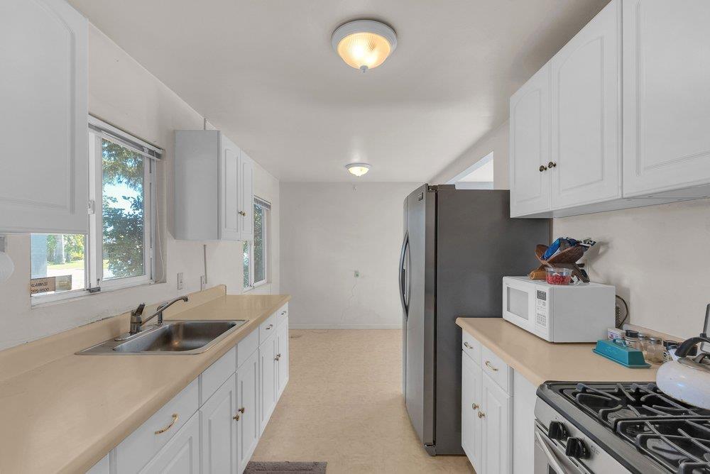 2141 Tamie LN