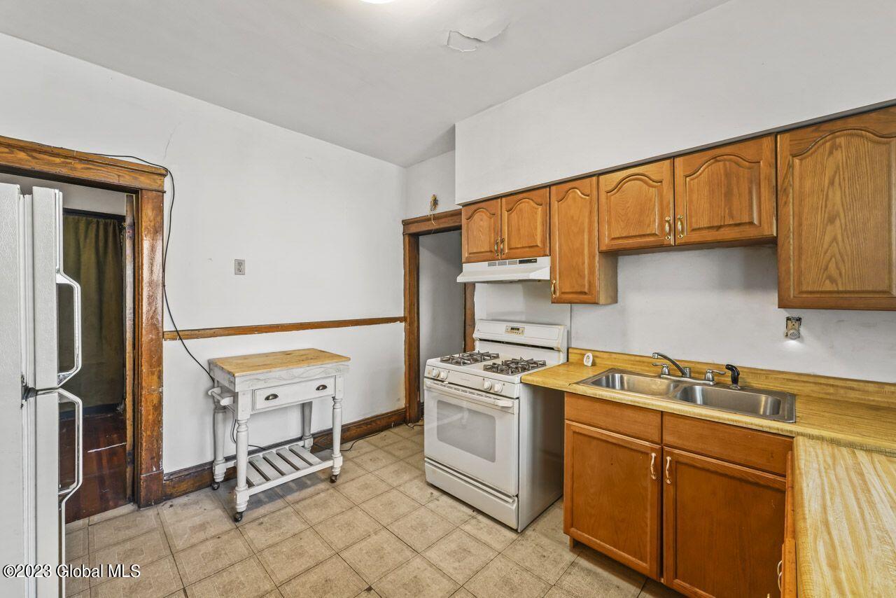 18 Dudley Heights