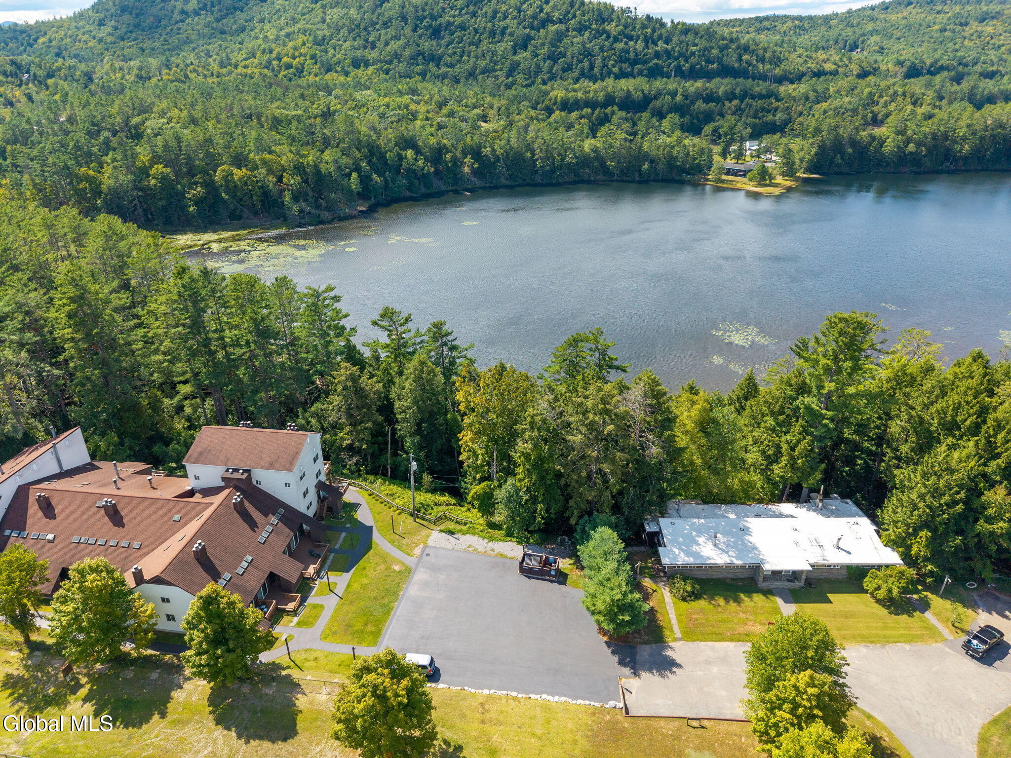 11 N Overlook Lane, L