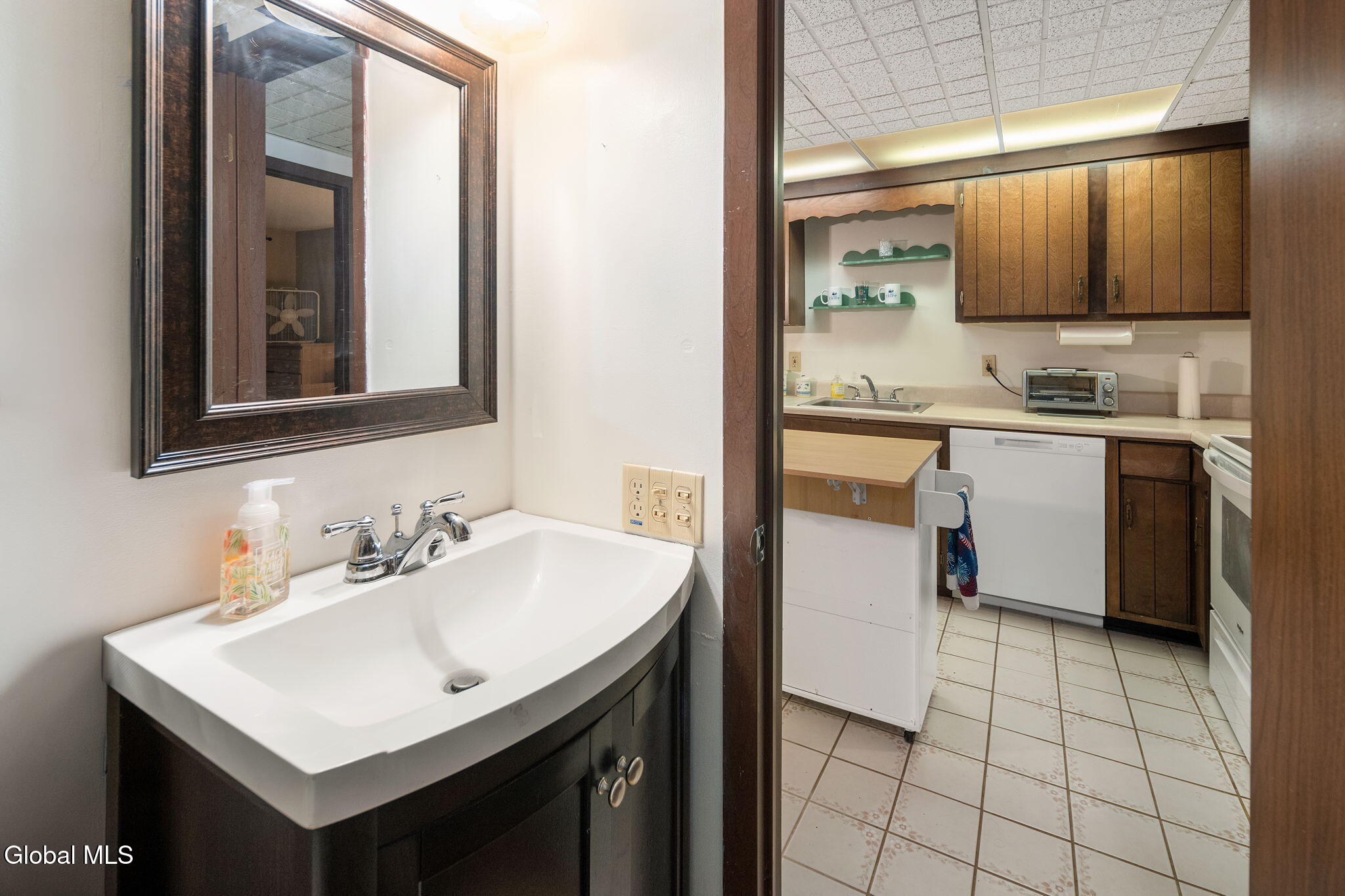 11 N Overlook Lane, L