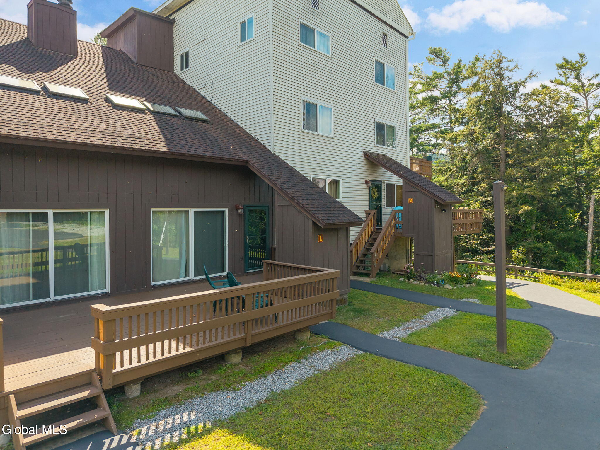 11 N Overlook Lane, L