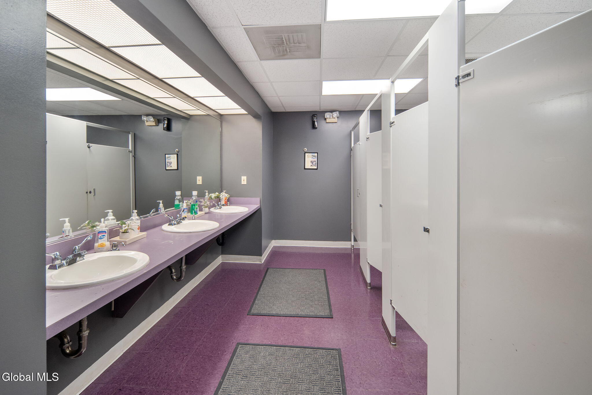 1688 US-9, Castleton-on-Hudson