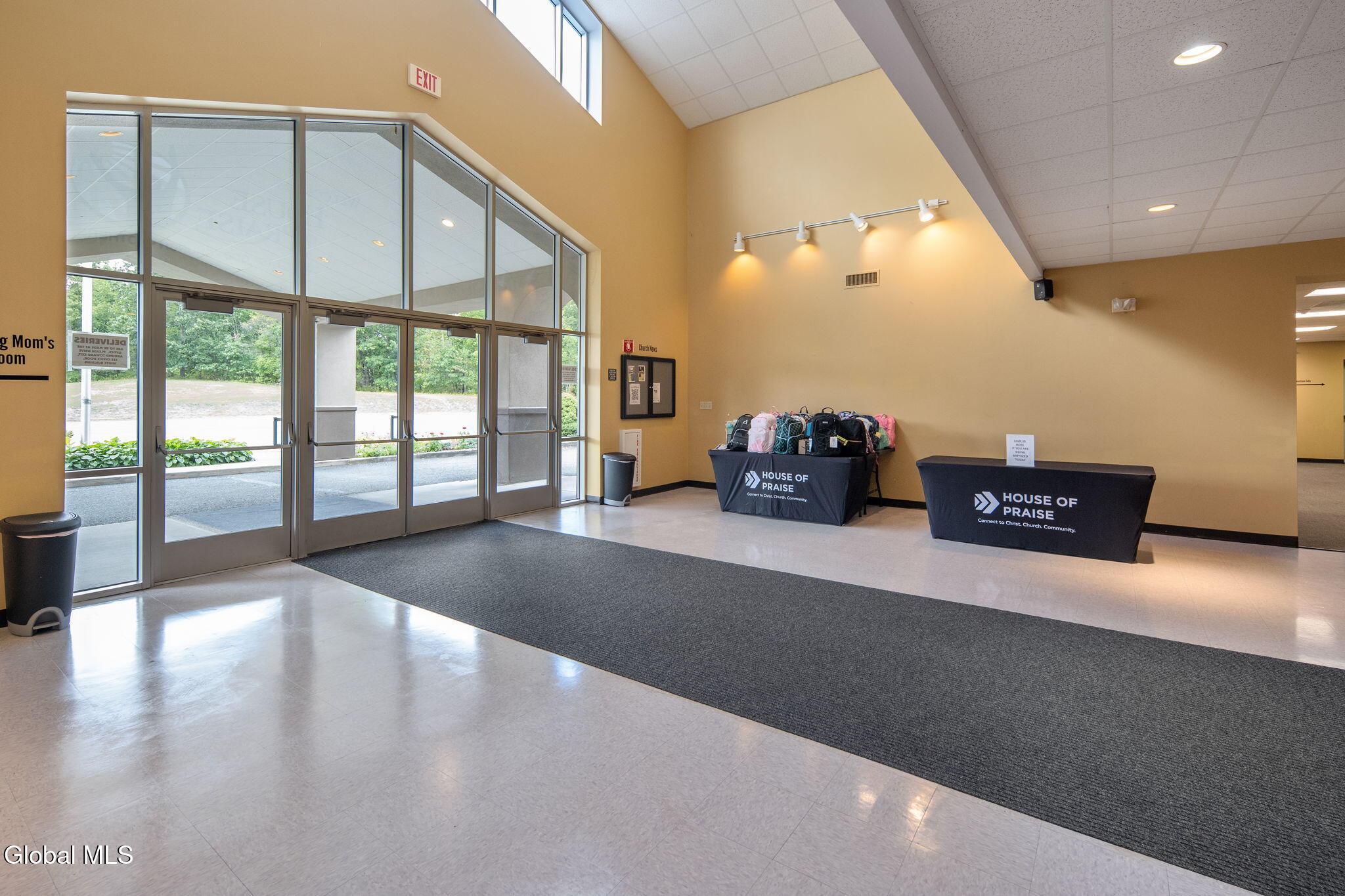 1688 US-9, Castleton-on-Hudson