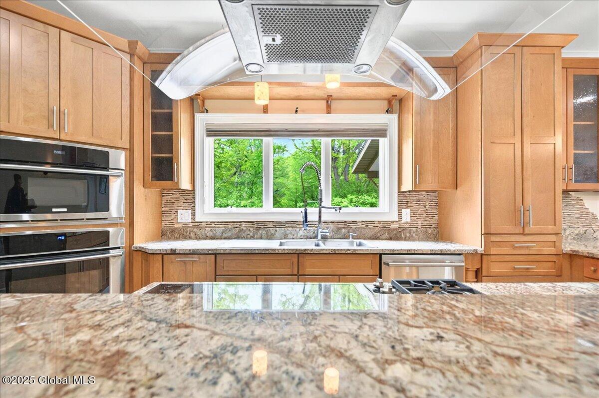 2085 Weast Road