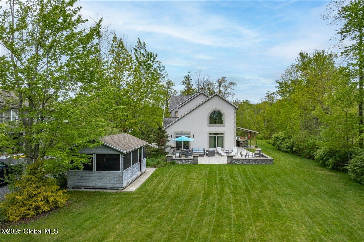 2085 Weast Road