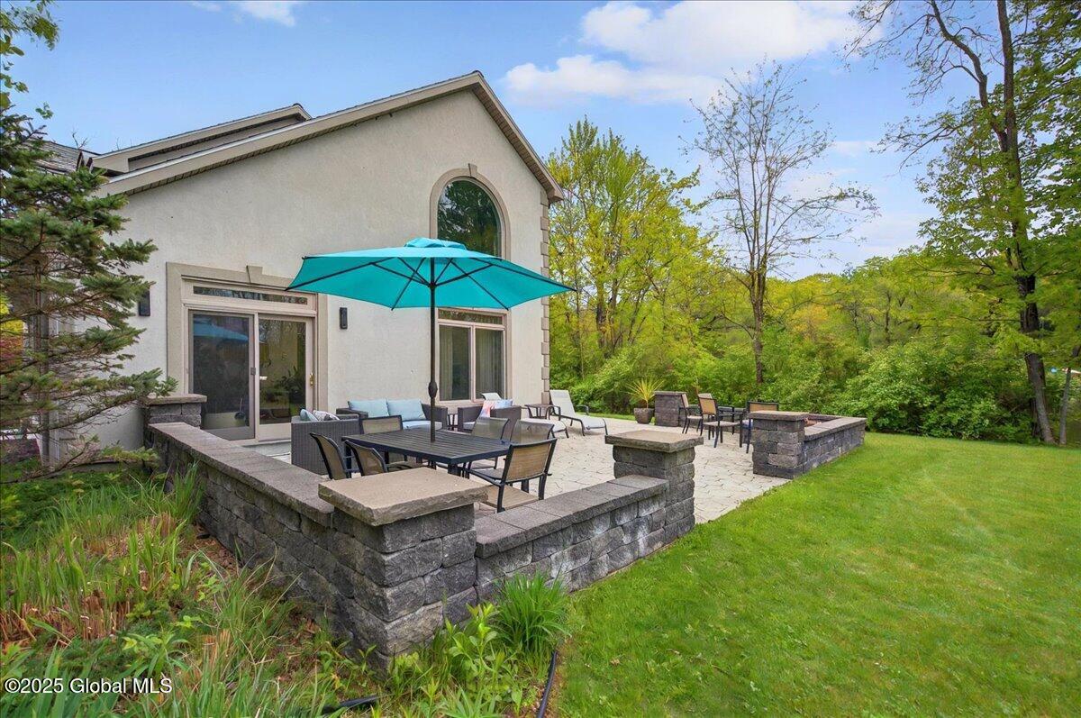 2085 Weast Road