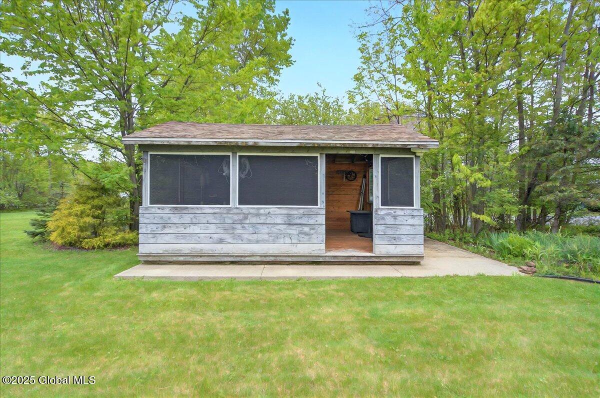 2085 Weast Road