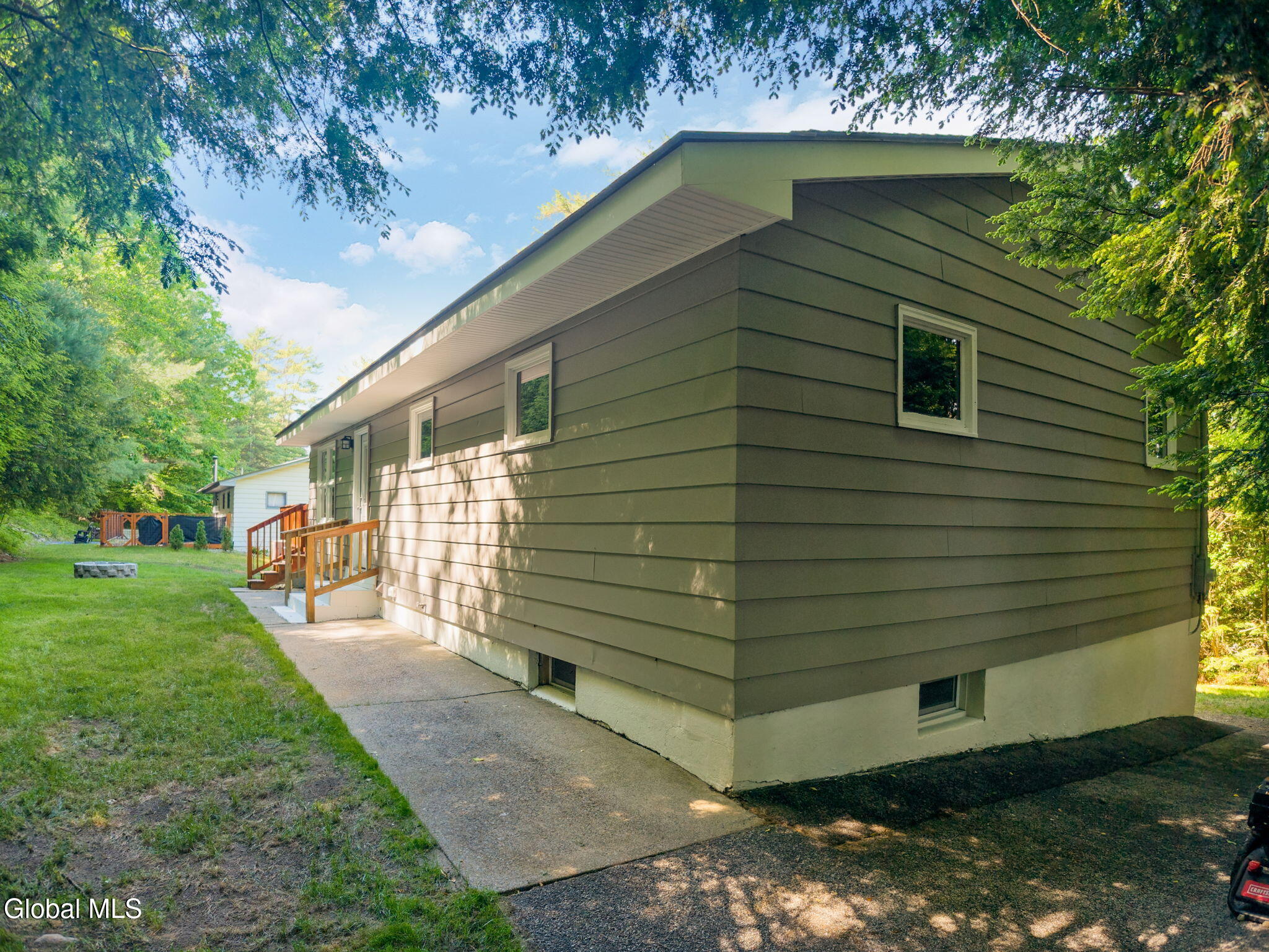 424 Lake Avenue