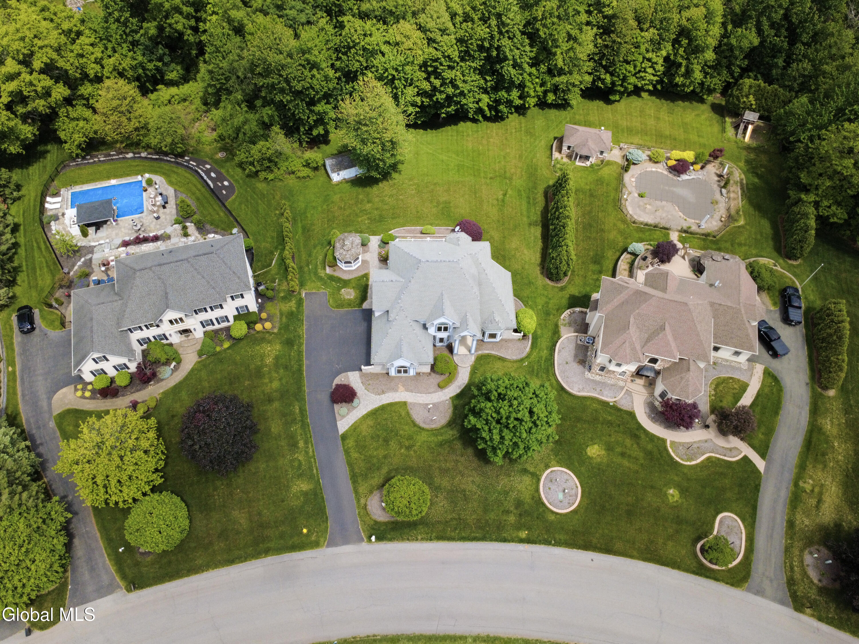 13 Devonshire Way