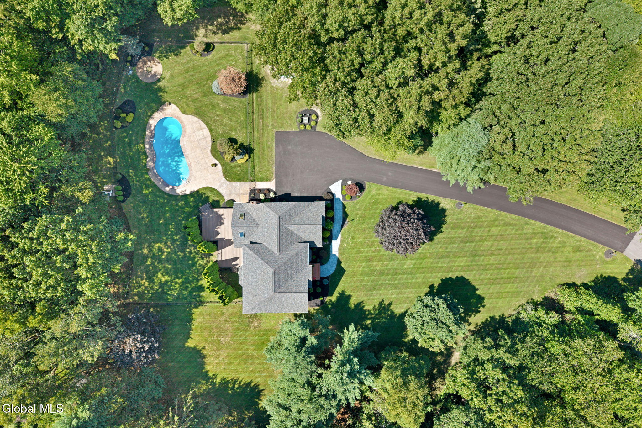 3 Woodland Drive