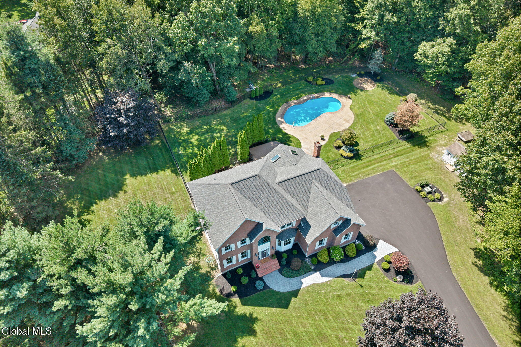 3 Woodland Drive