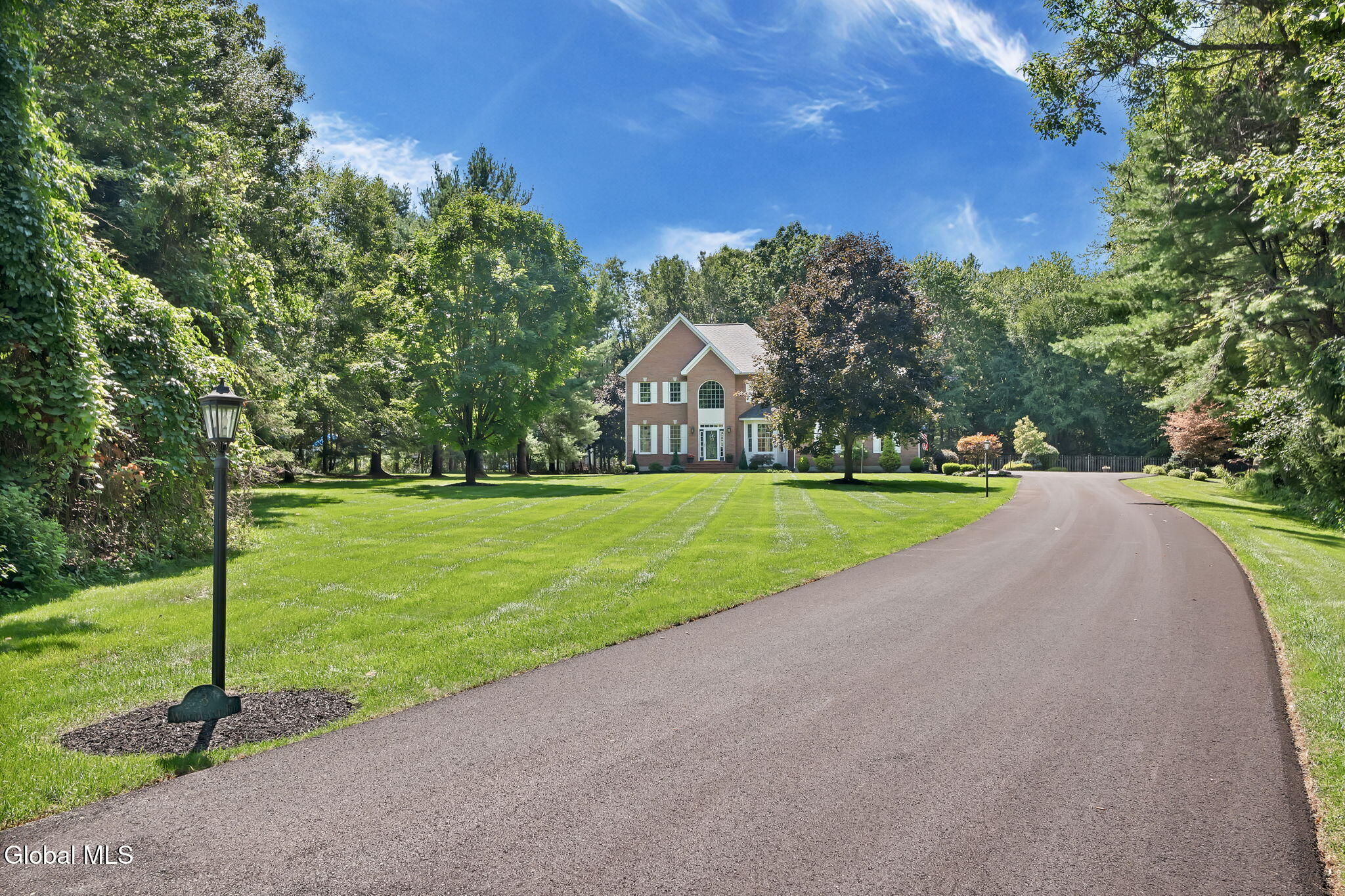 3 Woodland Drive
