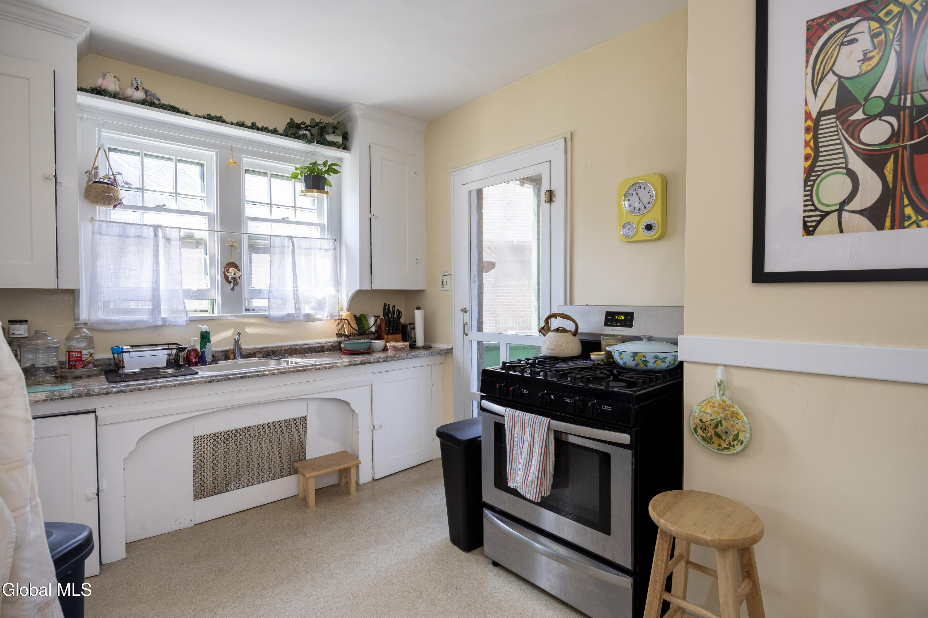 4 View Avenue