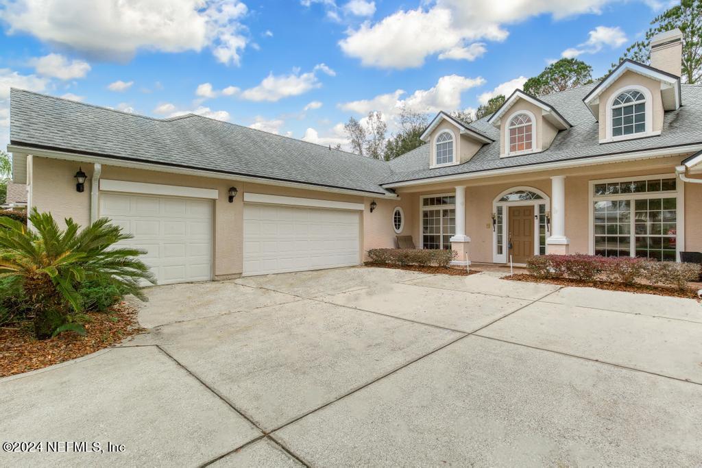 2310 W CLOVELLY Lane